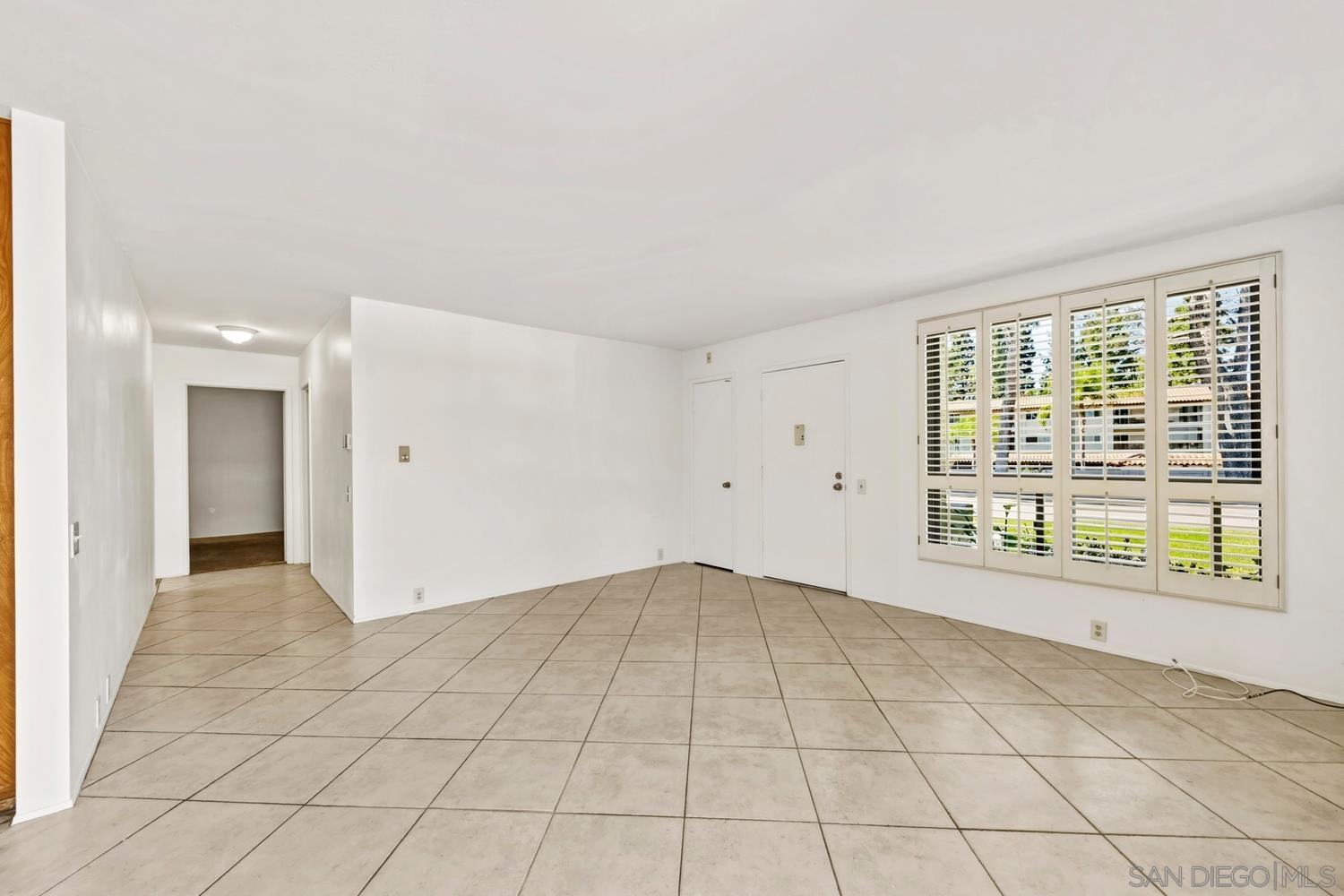 Detail Gallery Image 3 of 23 For 10705  Caminito Bravura, San Diego,  CA 92108 - 2 Beds | 1 Baths