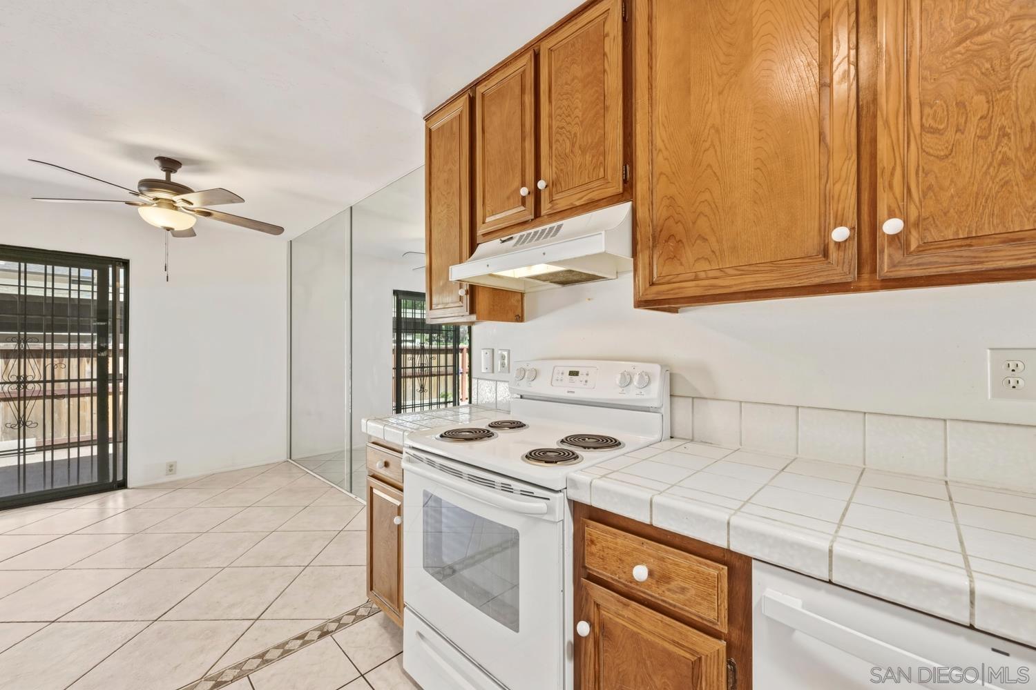 Detail Gallery Image 9 of 23 For 10705  Caminito Bravura, San Diego,  CA 92108 - 2 Beds | 1 Baths