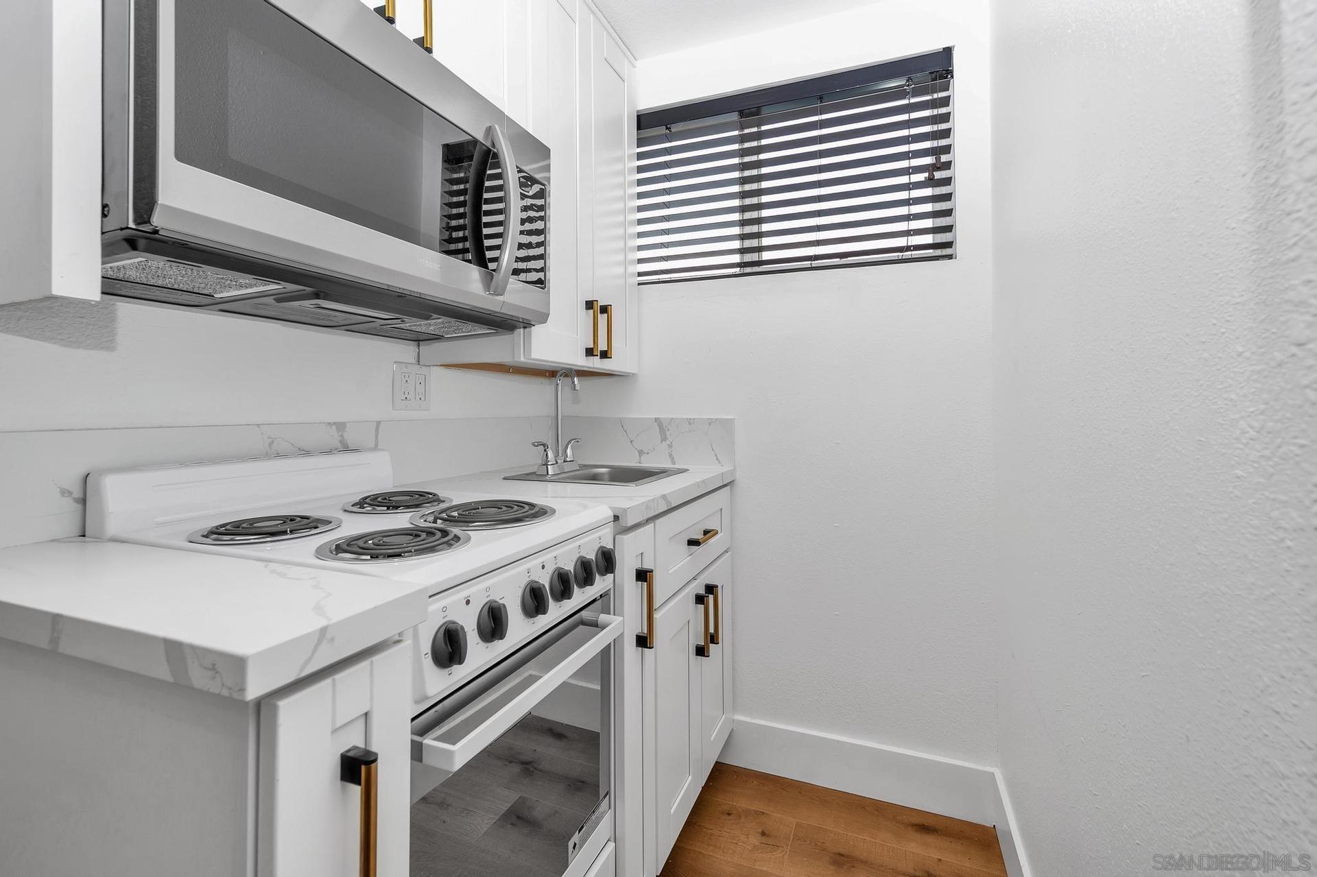 Detail Gallery Image 18 of 23 For 19  Evans St, San Diego,  CA 92102 - 4 Beds | 3 Baths