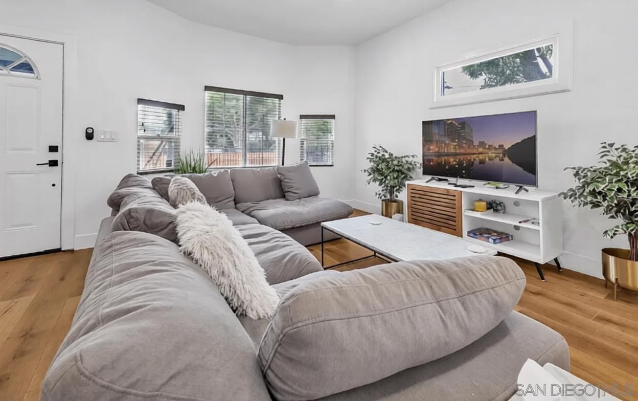 Detail Gallery Image 3 of 23 For 19  Evans St, San Diego,  CA 92102 - 4 Beds | 3 Baths