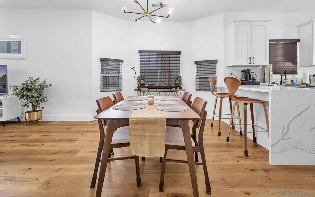 Detail Gallery Image 6 of 23 For 19  Evans St, San Diego,  CA 92102 - 4 Beds | 3 Baths