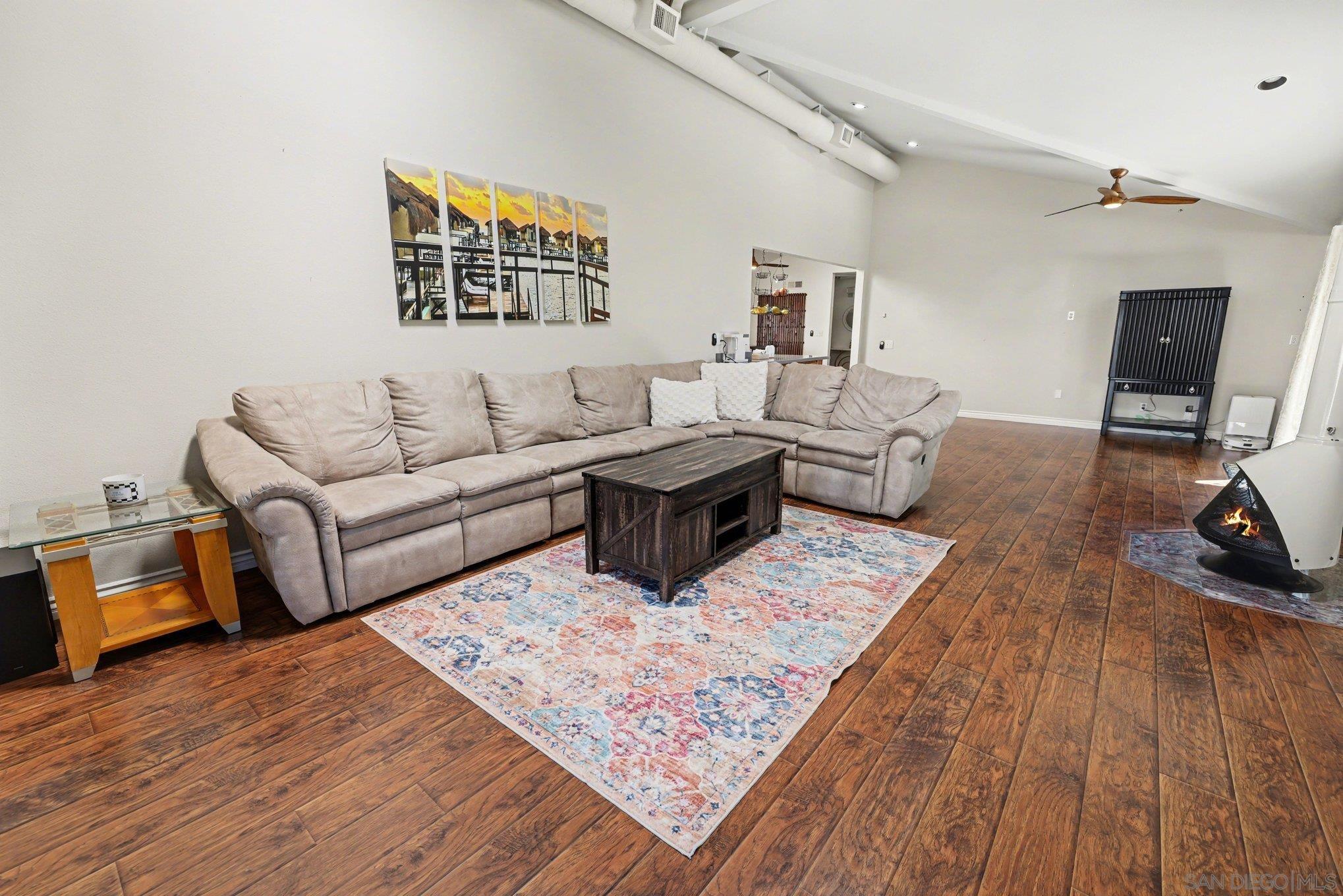 Detail Gallery Image 11 of 28 For 9939  Crestlane Court, Spring Valley,  CA 91977 - 3 Beds | 2 Baths