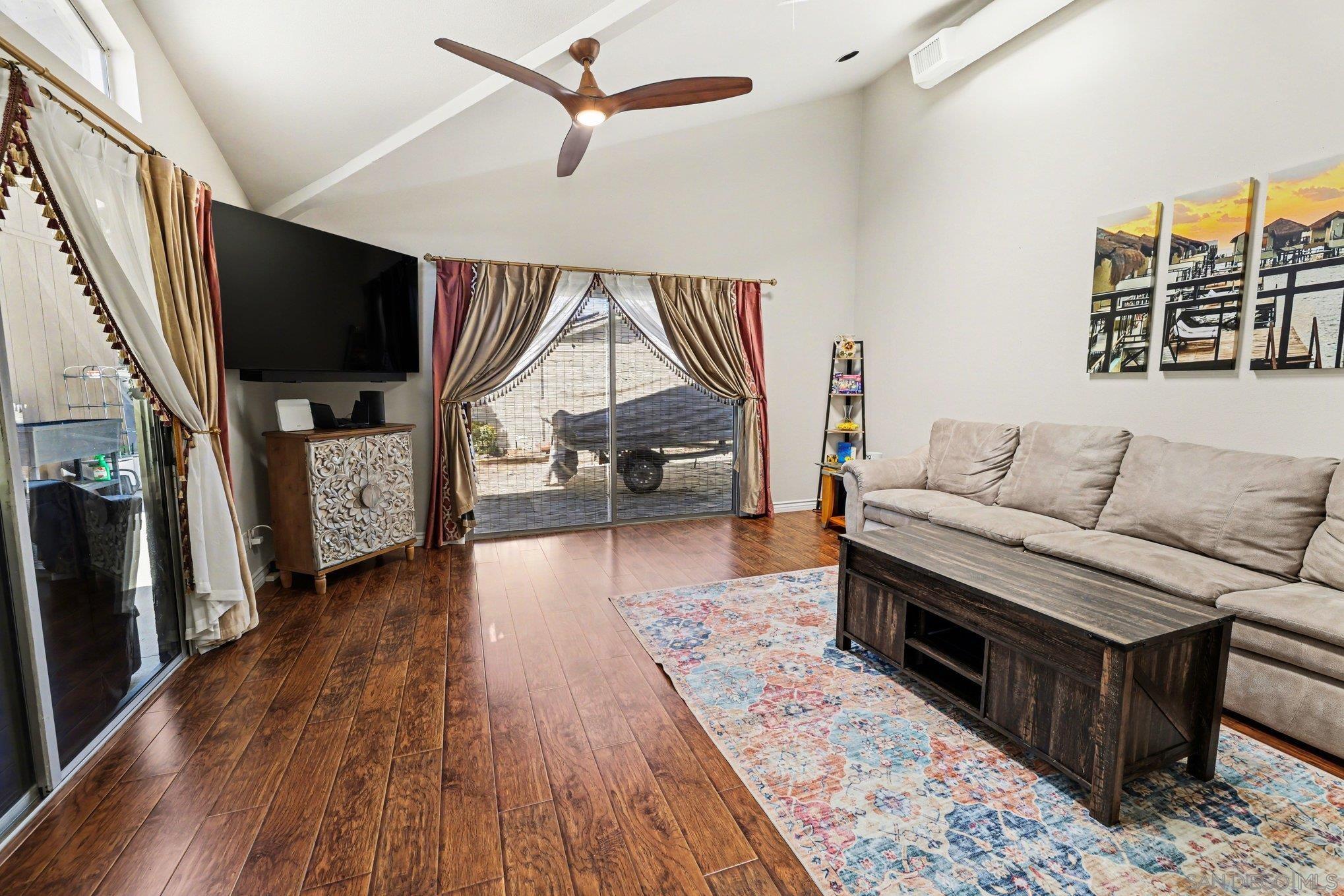 Detail Gallery Image 12 of 28 For 9939  Crestlane Court, Spring Valley,  CA 91977 - 3 Beds | 2 Baths