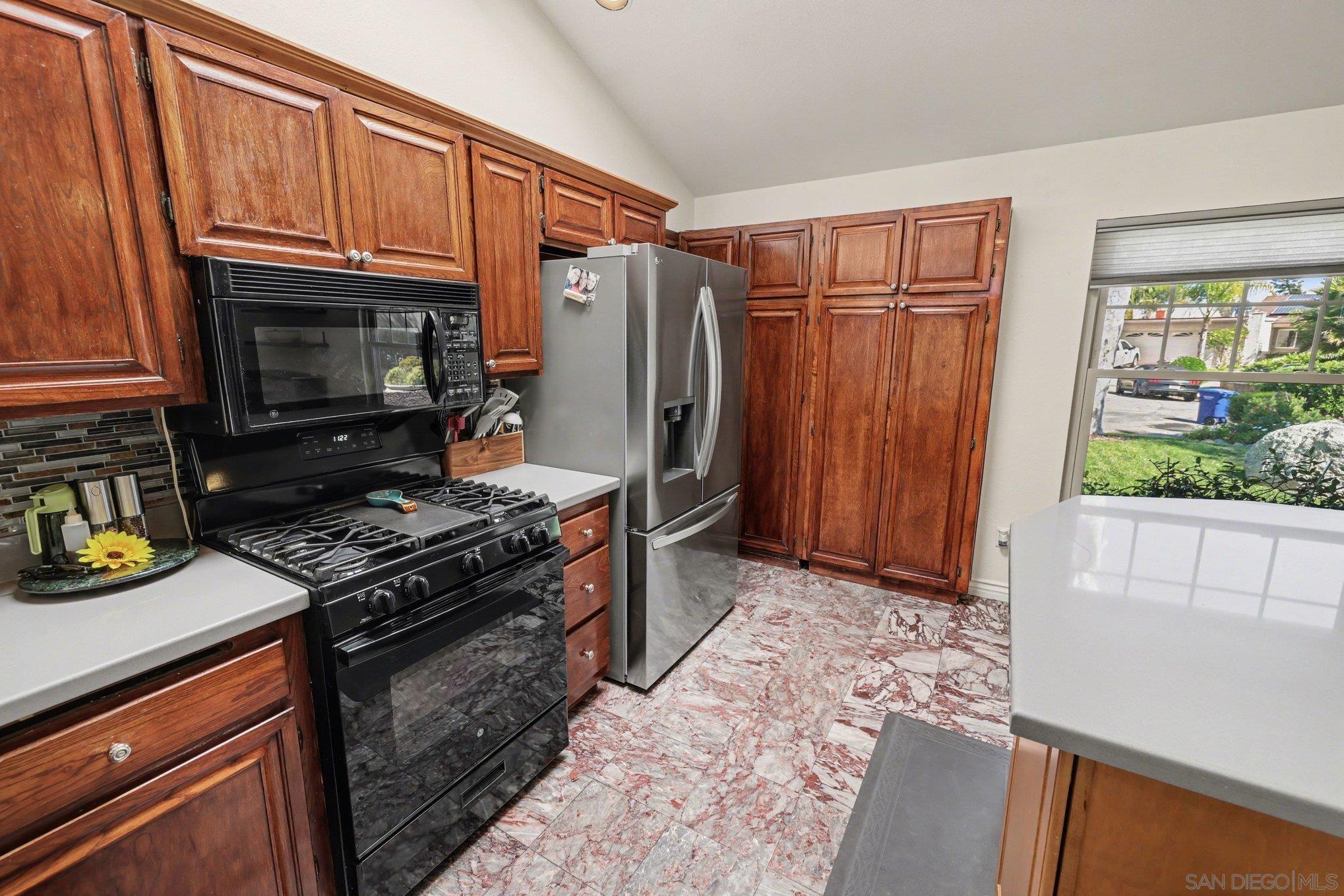 Detail Gallery Image 13 of 28 For 9939  Crestlane Court, Spring Valley,  CA 91977 - 3 Beds | 2 Baths