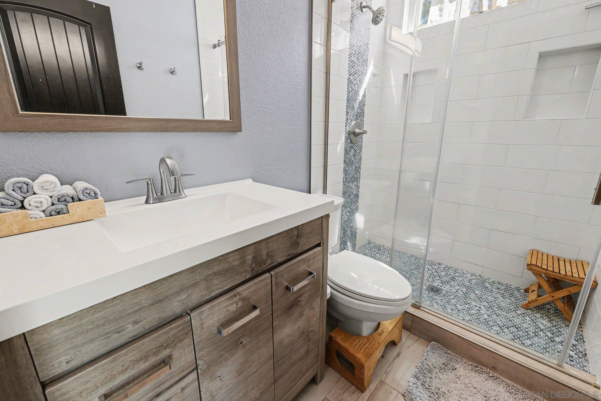 Detail Gallery Image 19 of 28 For 9939  Crestlane Court, Spring Valley,  CA 91977 - 3 Beds | 2 Baths