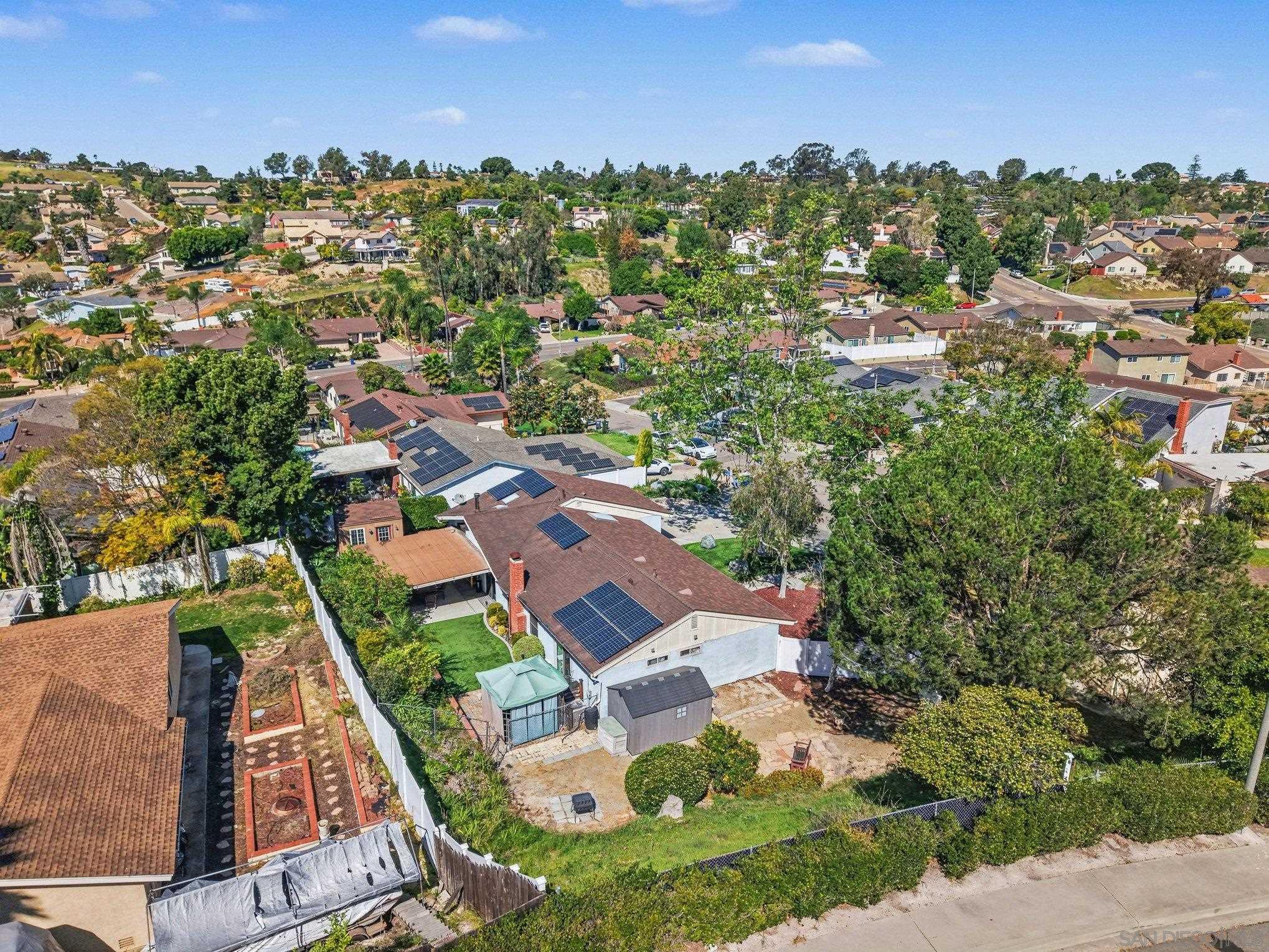 Detail Gallery Image 4 of 28 For 9939  Crestlane Court, Spring Valley,  CA 91977 - 3 Beds | 2 Baths