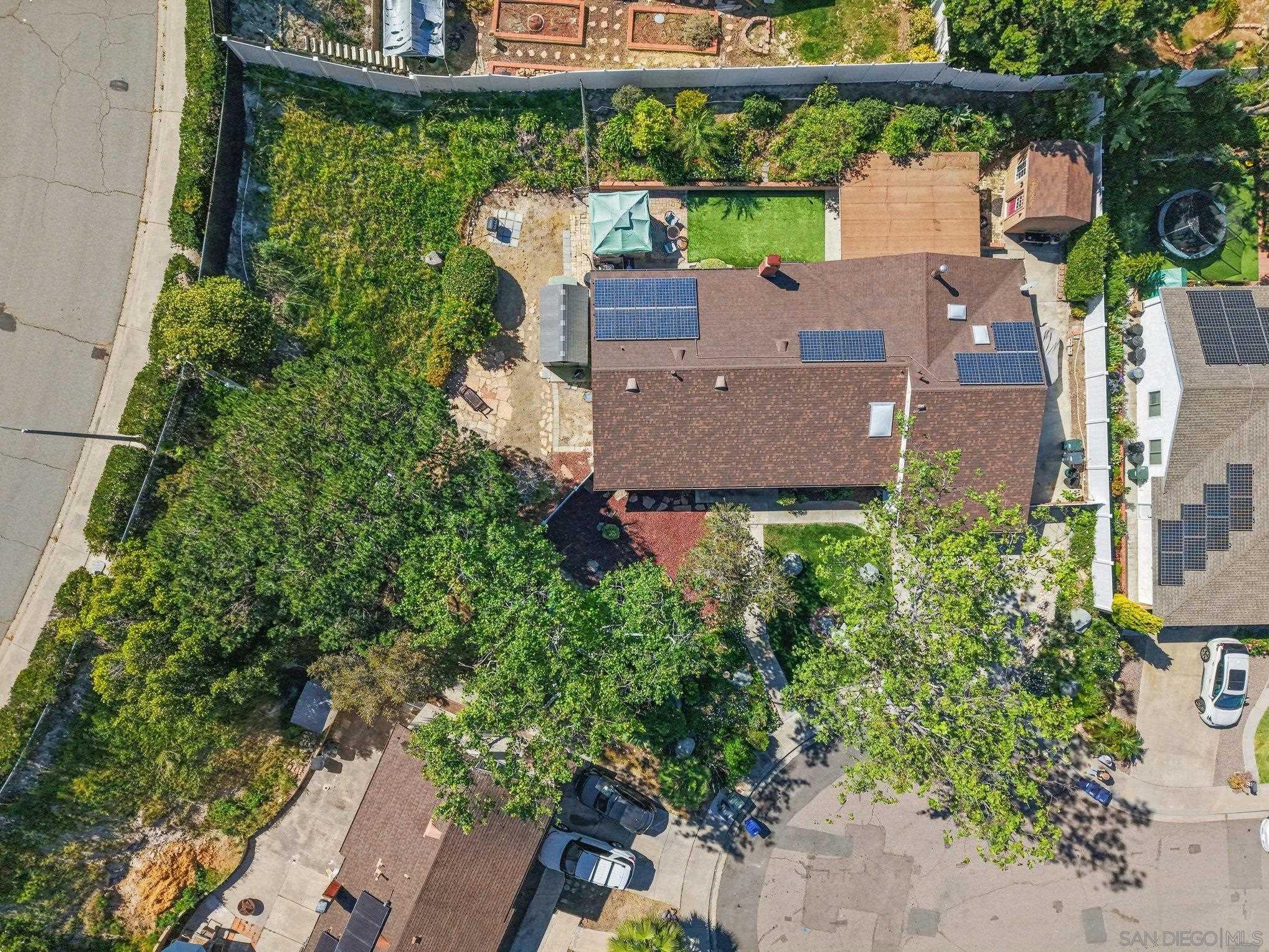 Detail Gallery Image 6 of 28 For 9939  Crestlane Court, Spring Valley,  CA 91977 - 3 Beds | 2 Baths