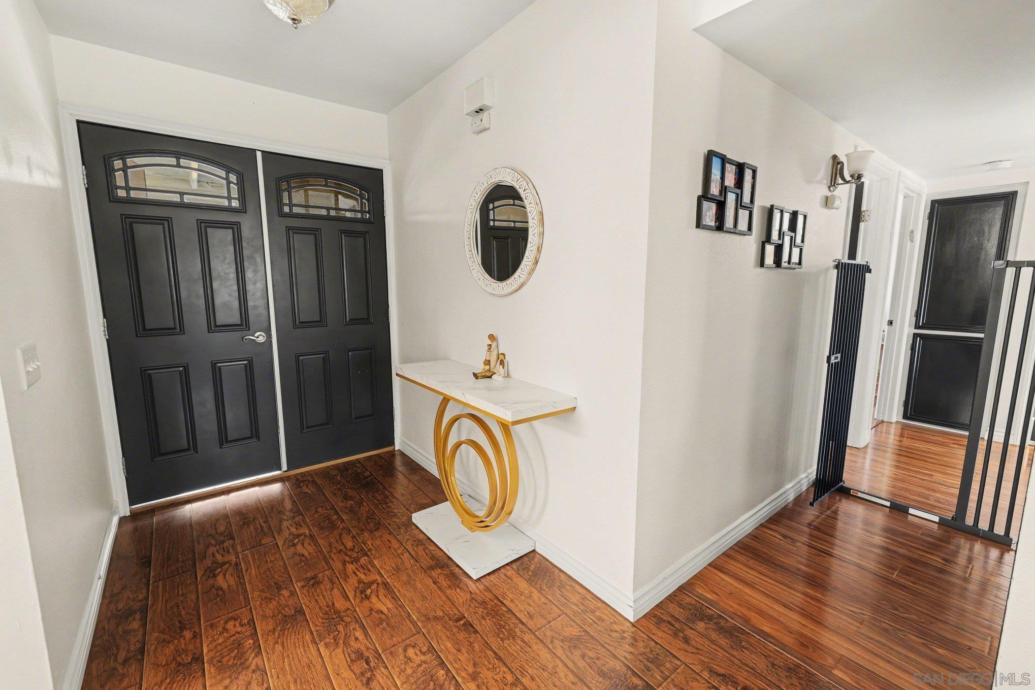 Detail Gallery Image 7 of 28 For 9939  Crestlane Court, Spring Valley,  CA 91977 - 3 Beds | 2 Baths