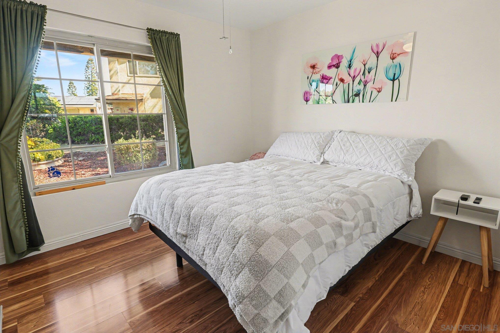 Detail Gallery Image 8 of 28 For 9939  Crestlane Court, Spring Valley,  CA 91977 - 3 Beds | 2 Baths