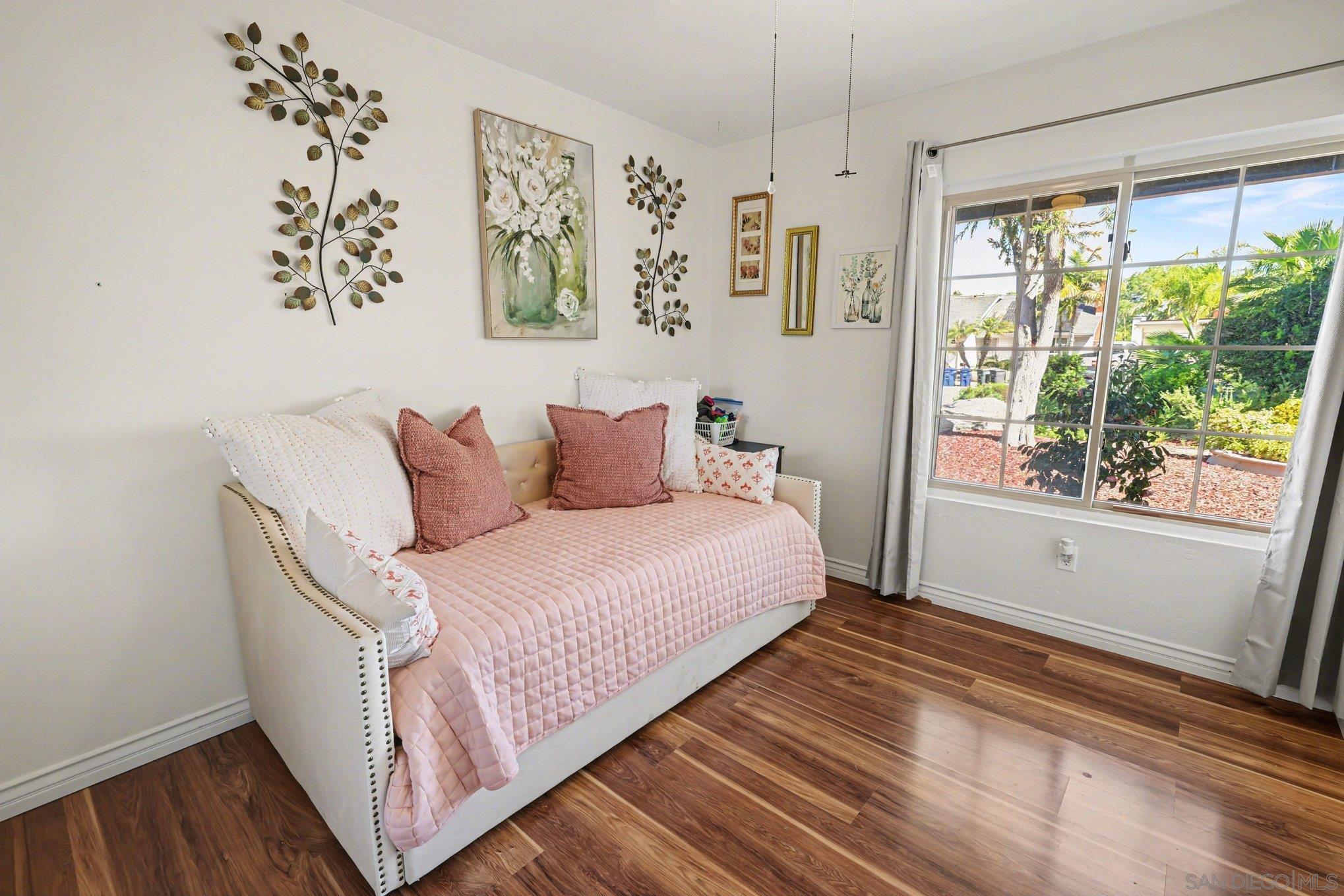 Detail Gallery Image 9 of 28 For 9939  Crestlane Court, Spring Valley,  CA 91977 - 3 Beds | 2 Baths