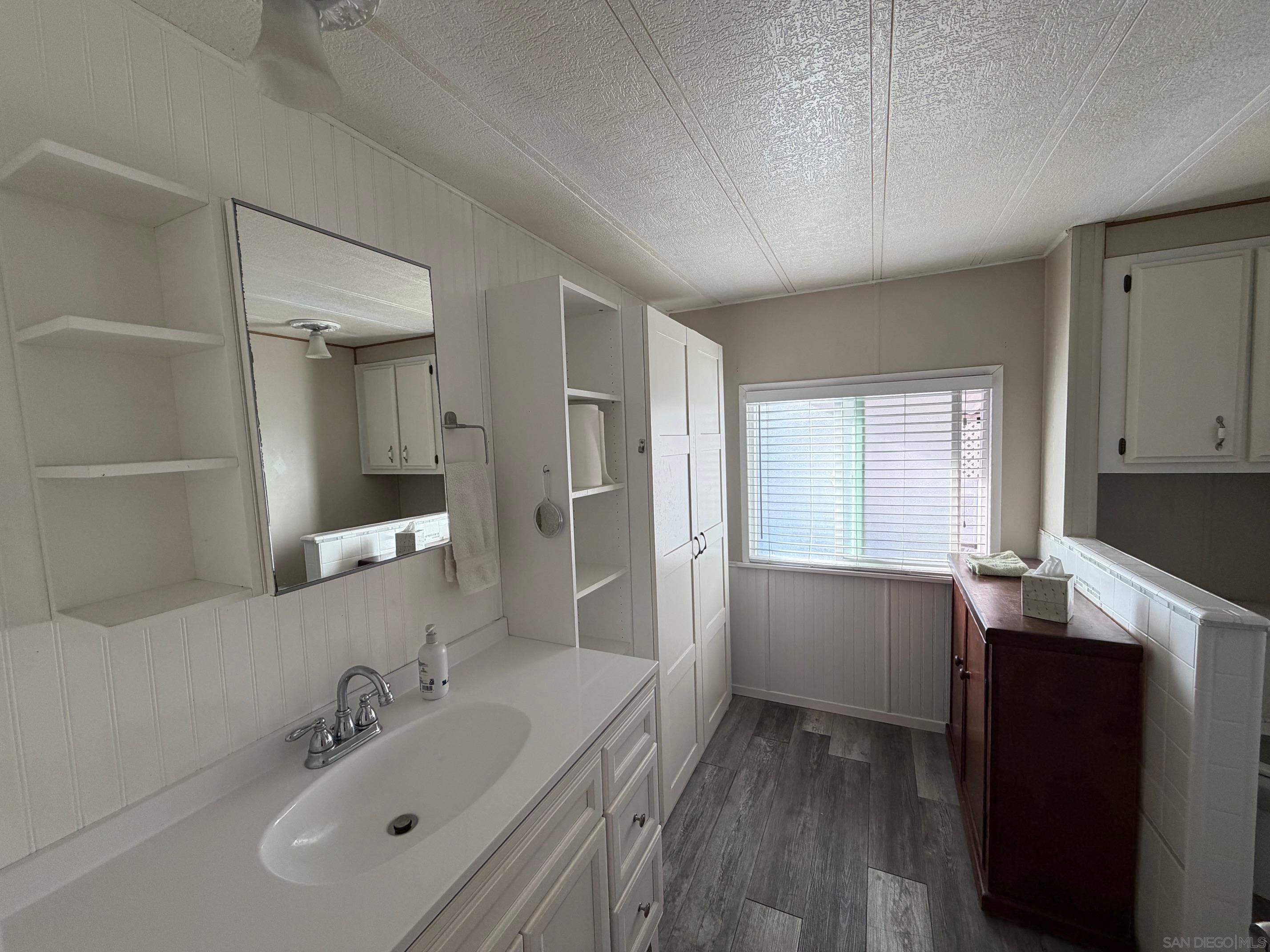 Detail Gallery Image 11 of 21 For 4886  Old Cliffs Rd, San Diego,  CA 92120 - 2 Beds | 2 Baths