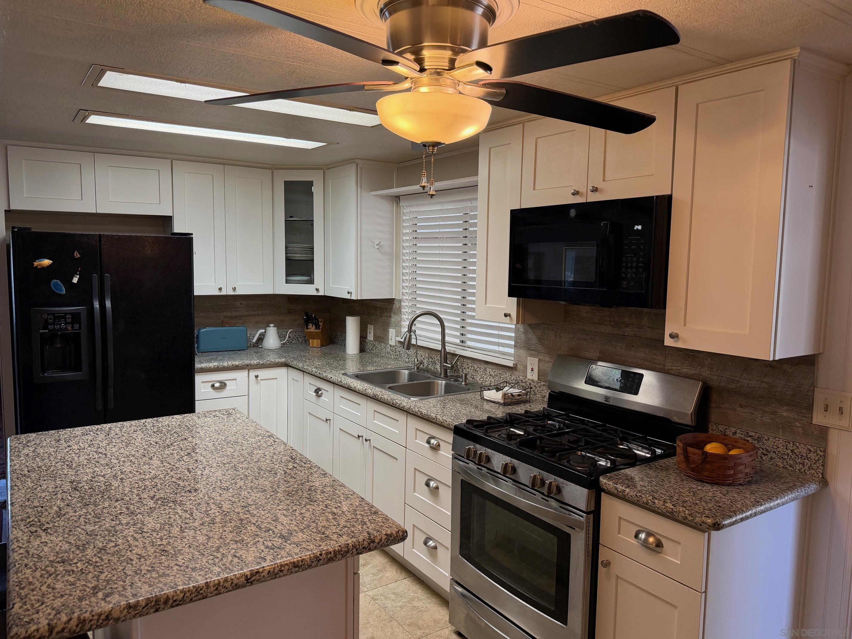 Detail Gallery Image 6 of 21 For 4886  Old Cliffs Rd, San Diego,  CA 92120 - 2 Beds | 2 Baths