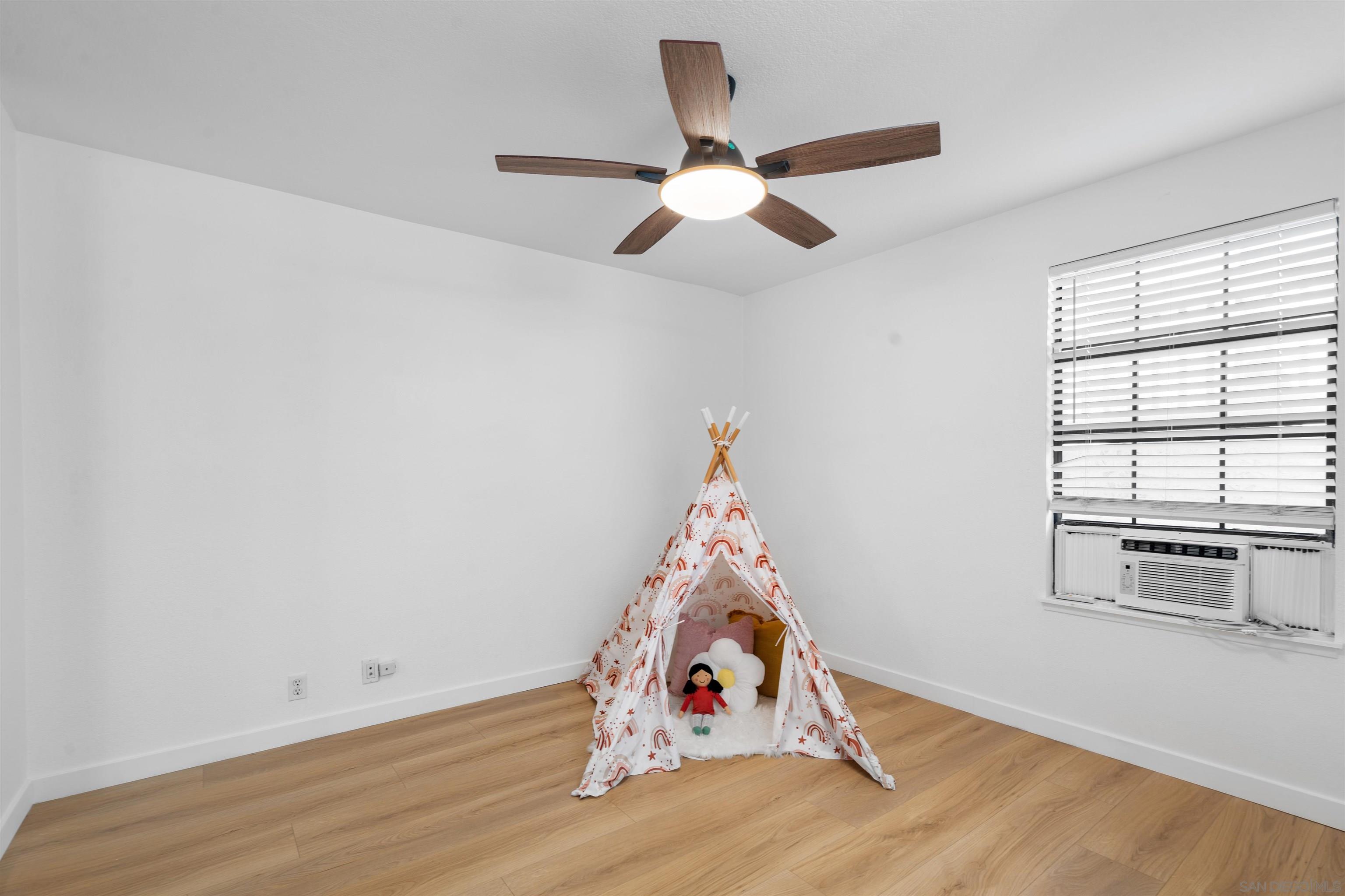 Detail Gallery Image 12 of 20 For 3975  Hortensia St  #E7,  San Diego,  CA 92110 - 2 Beds | 2 Baths