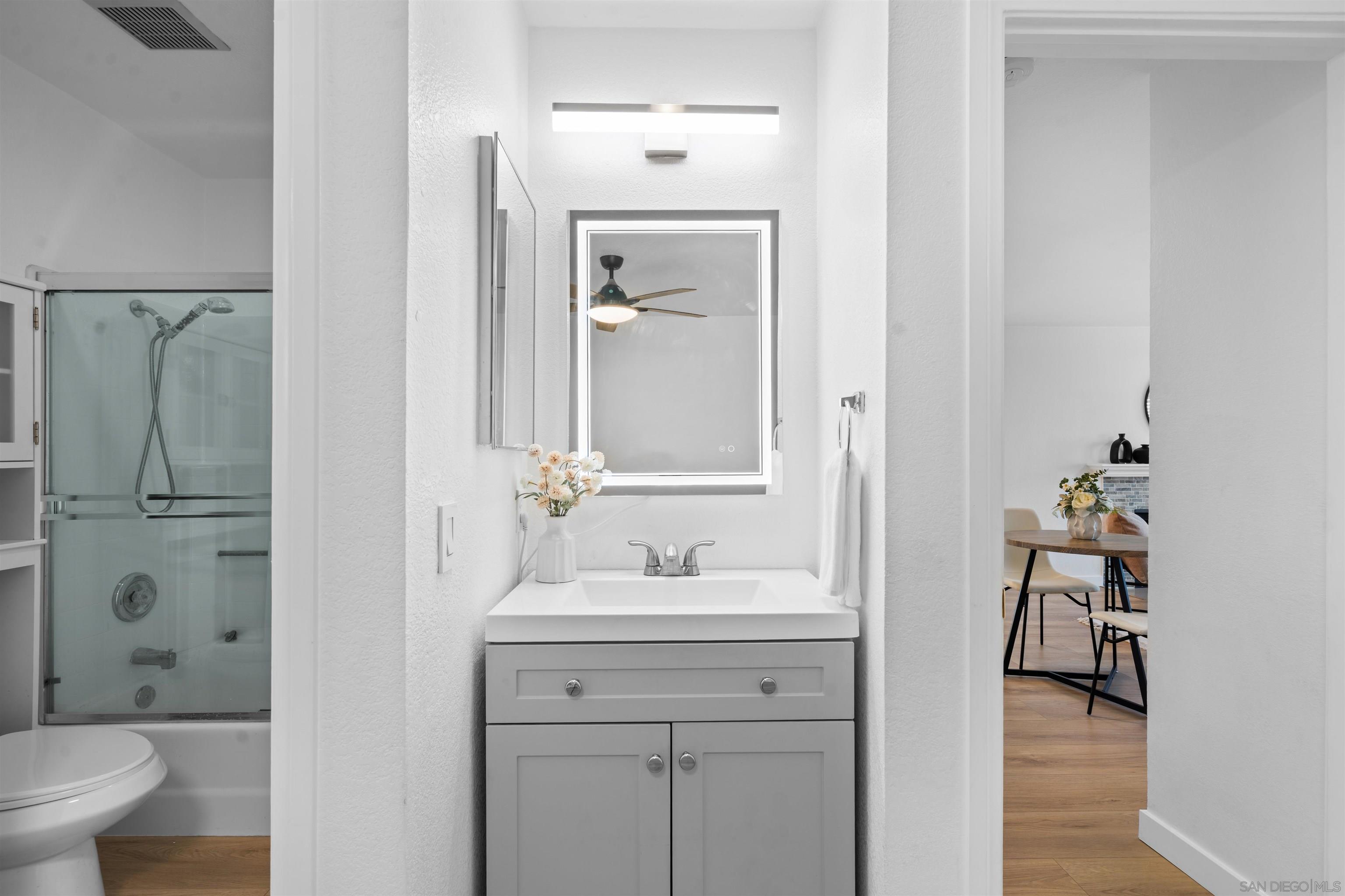 Detail Gallery Image 14 of 20 For 3975  Hortensia St  #E7,  San Diego,  CA 92110 - 2 Beds | 2 Baths