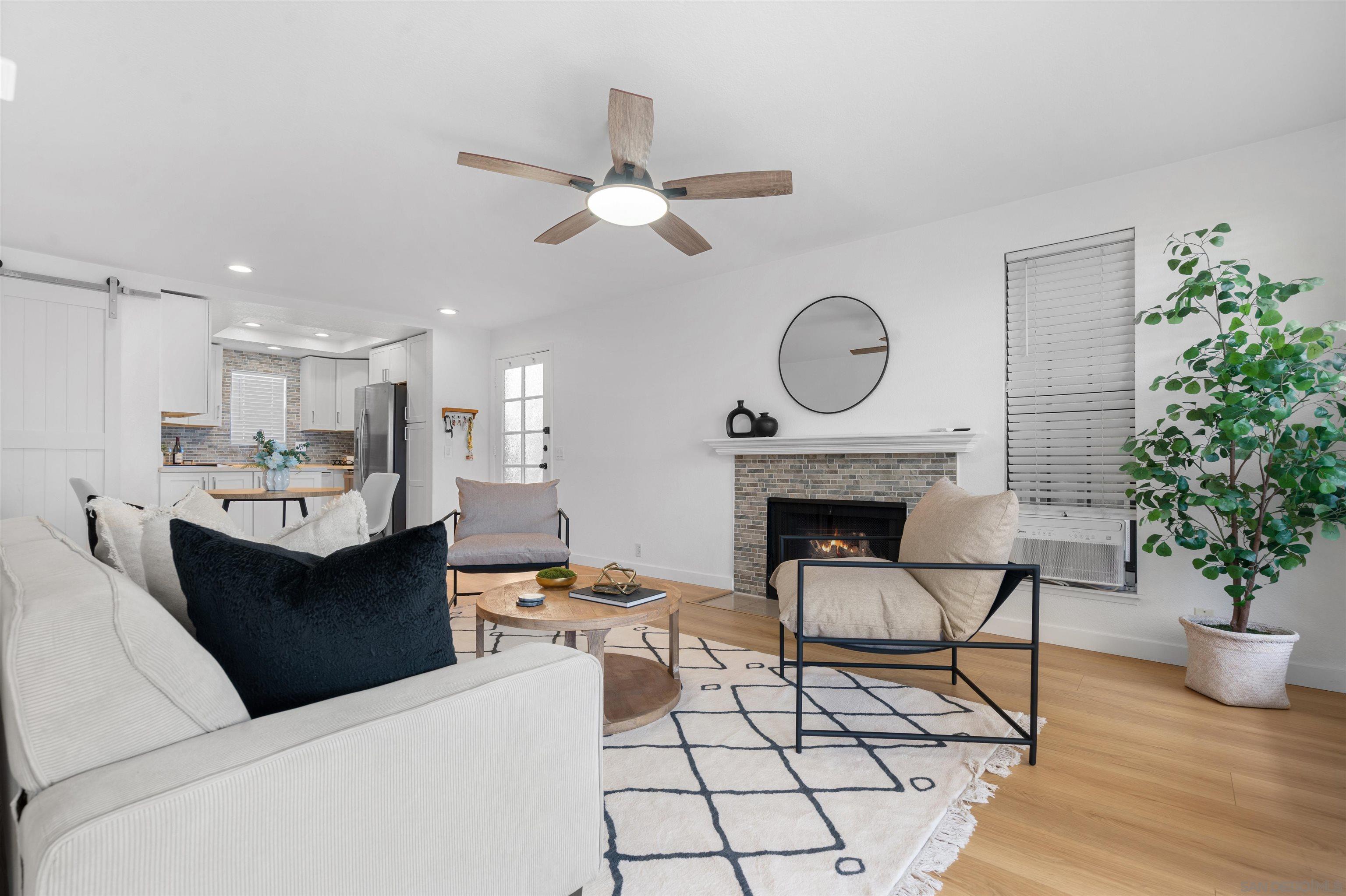 Detail Gallery Image 3 of 20 For 3975  Hortensia St  #E7,  San Diego,  CA 92110 - 2 Beds | 2 Baths