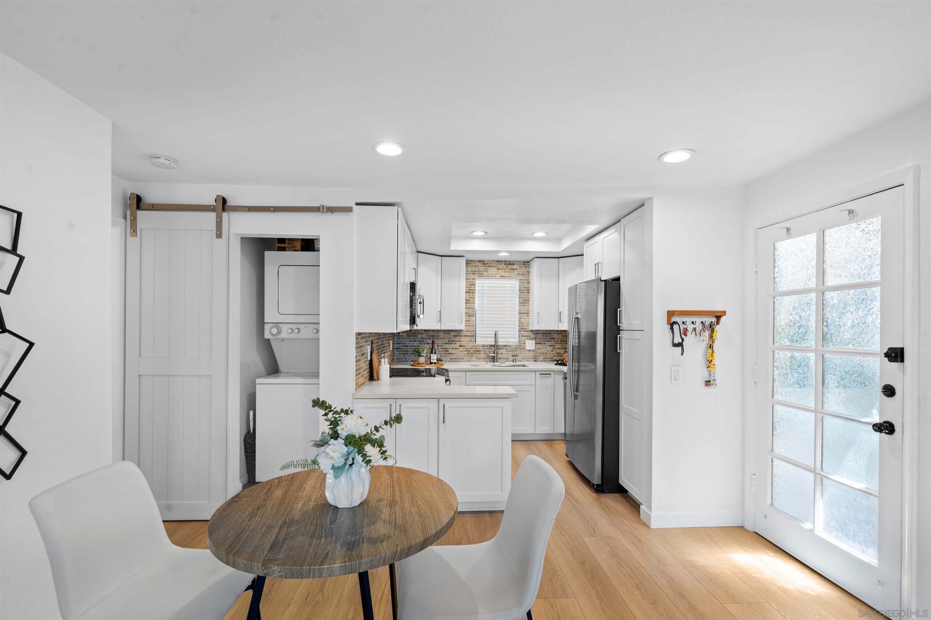 Detail Gallery Image 5 of 20 For 3975  Hortensia St  #E7,  San Diego,  CA 92110 - 2 Beds | 2 Baths