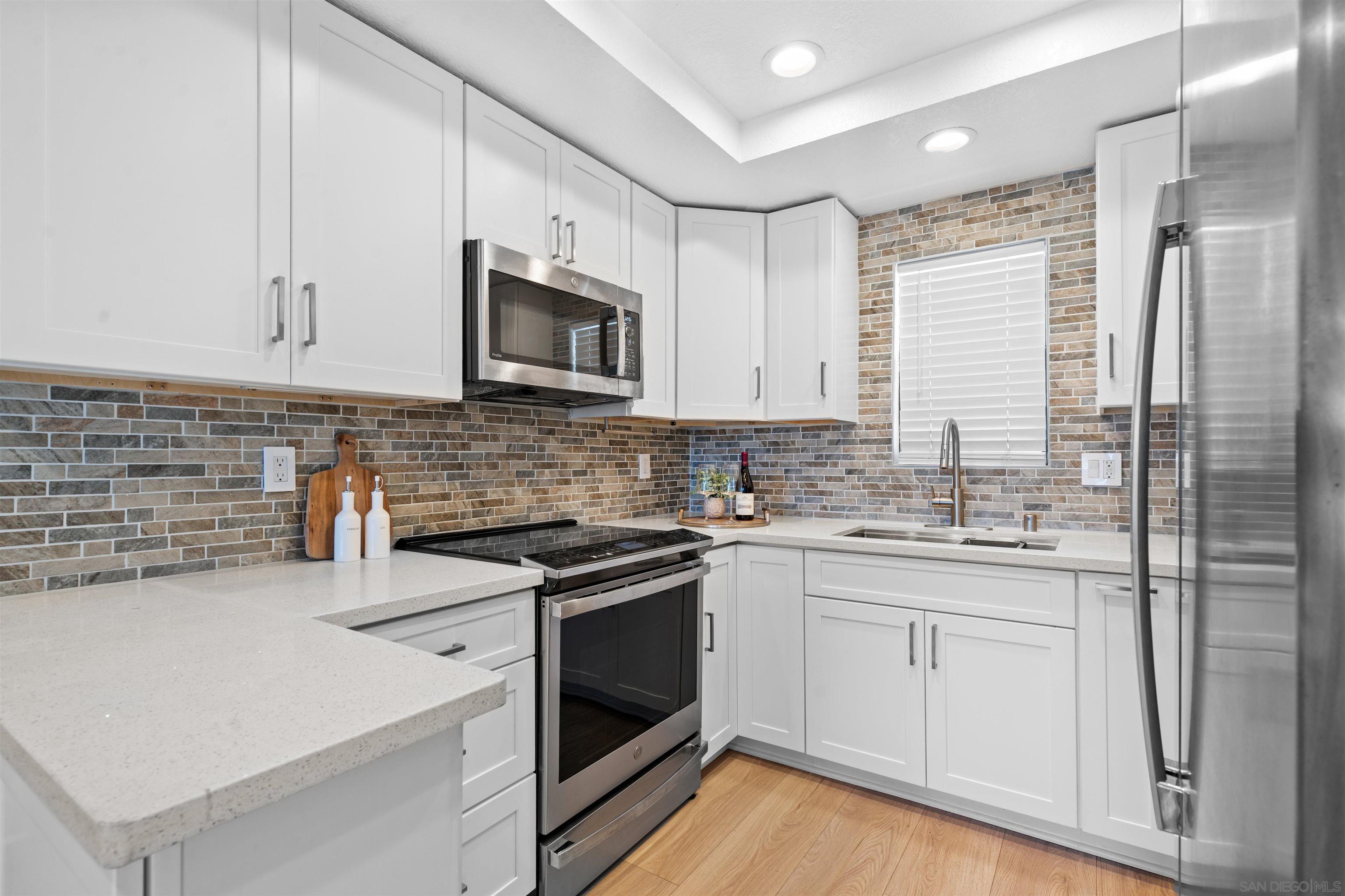 Detail Gallery Image 6 of 20 For 3975  Hortensia St  #E7,  San Diego,  CA 92110 - 2 Beds | 2 Baths