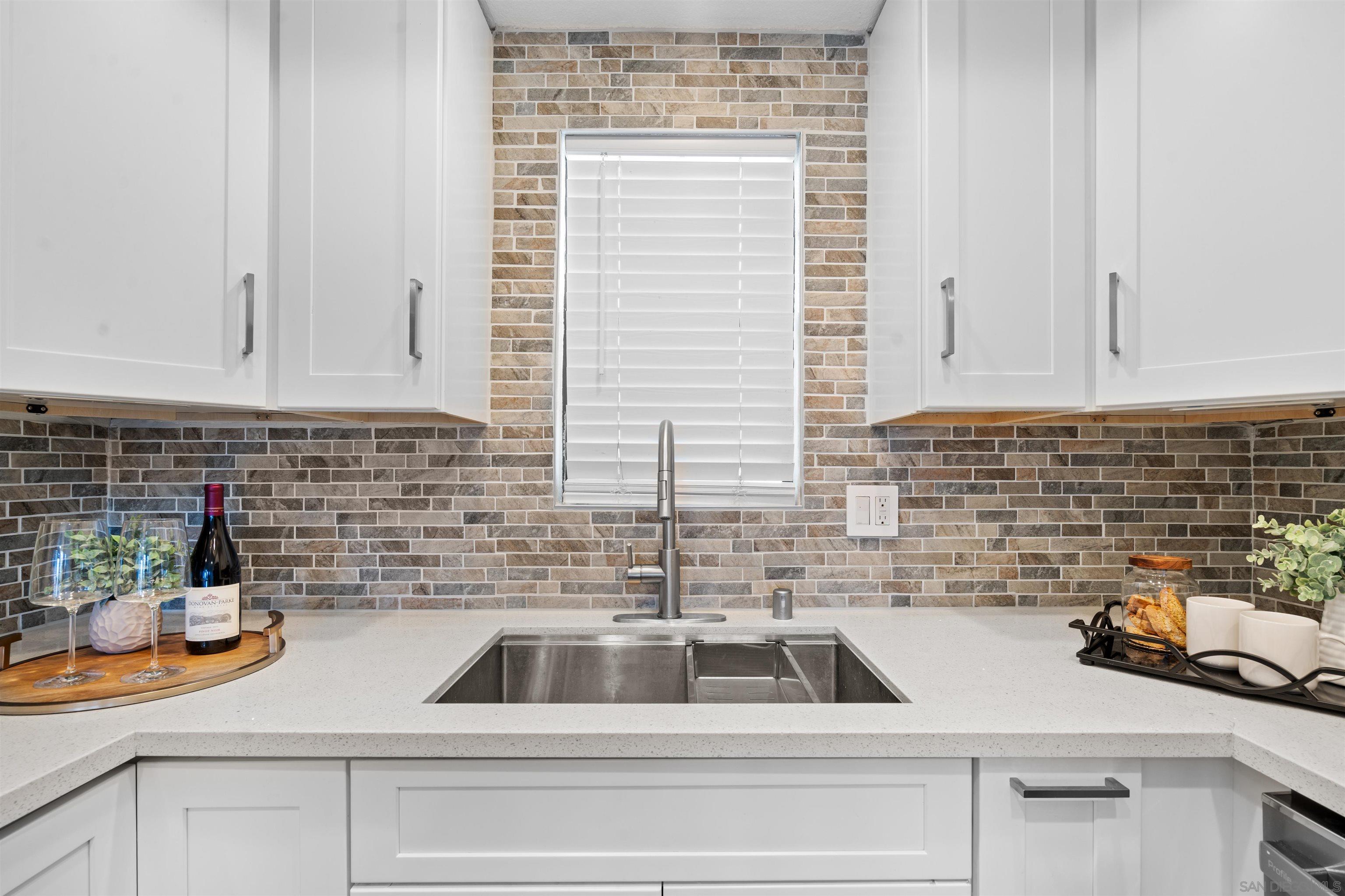 Detail Gallery Image 8 of 20 For 3975  Hortensia St  #E7,  San Diego,  CA 92110 - 2 Beds | 2 Baths