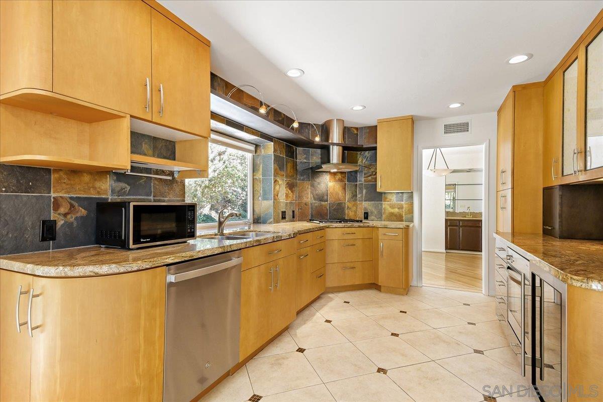 Detail Gallery Image 10 of 41 For 6157  Caminito Pan, San Diego,  CA 92120 - 4 Beds | 2/1 Baths