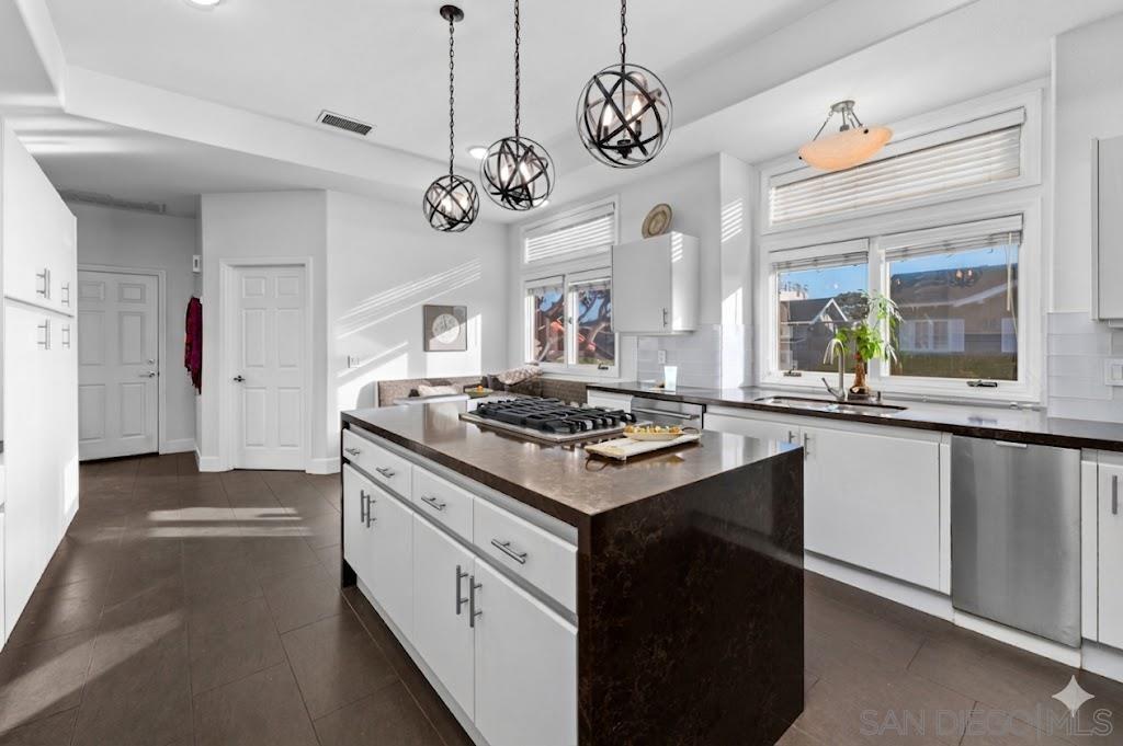 Detail Gallery Image 10 of 52 For 4251  Trias St, San Diego,  CA 92103 - 3 Beds | 3/1 Baths