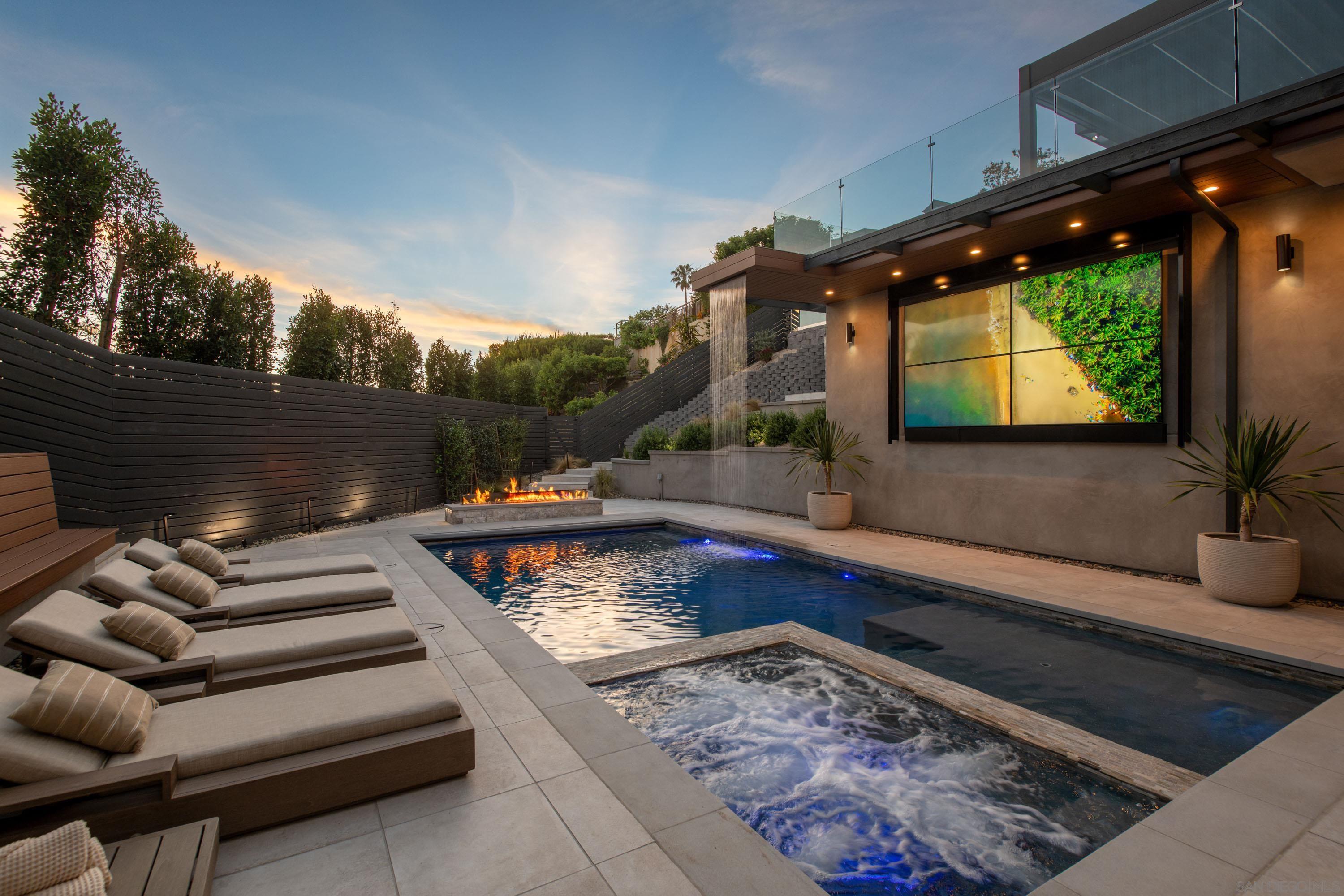 Detail Gallery Image 2 of 68 For 5780  Rutgers Road, La Jolla,  CA 92037 - 6 Beds | 5/1 Baths