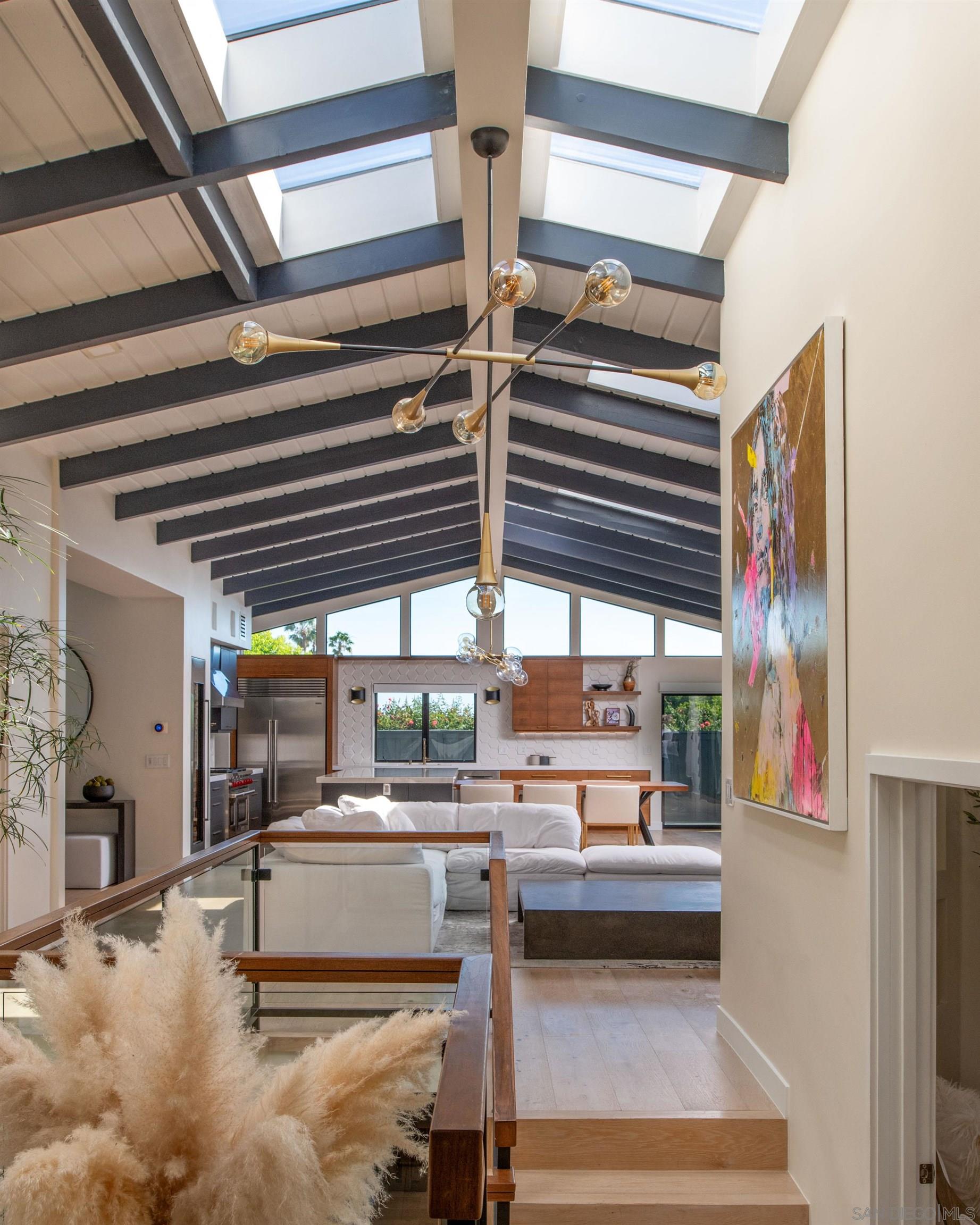 Detail Gallery Image 11 of 68 For 5780  Rutgers Road, La Jolla,  CA 92037 - 6 Beds | 5/1 Baths