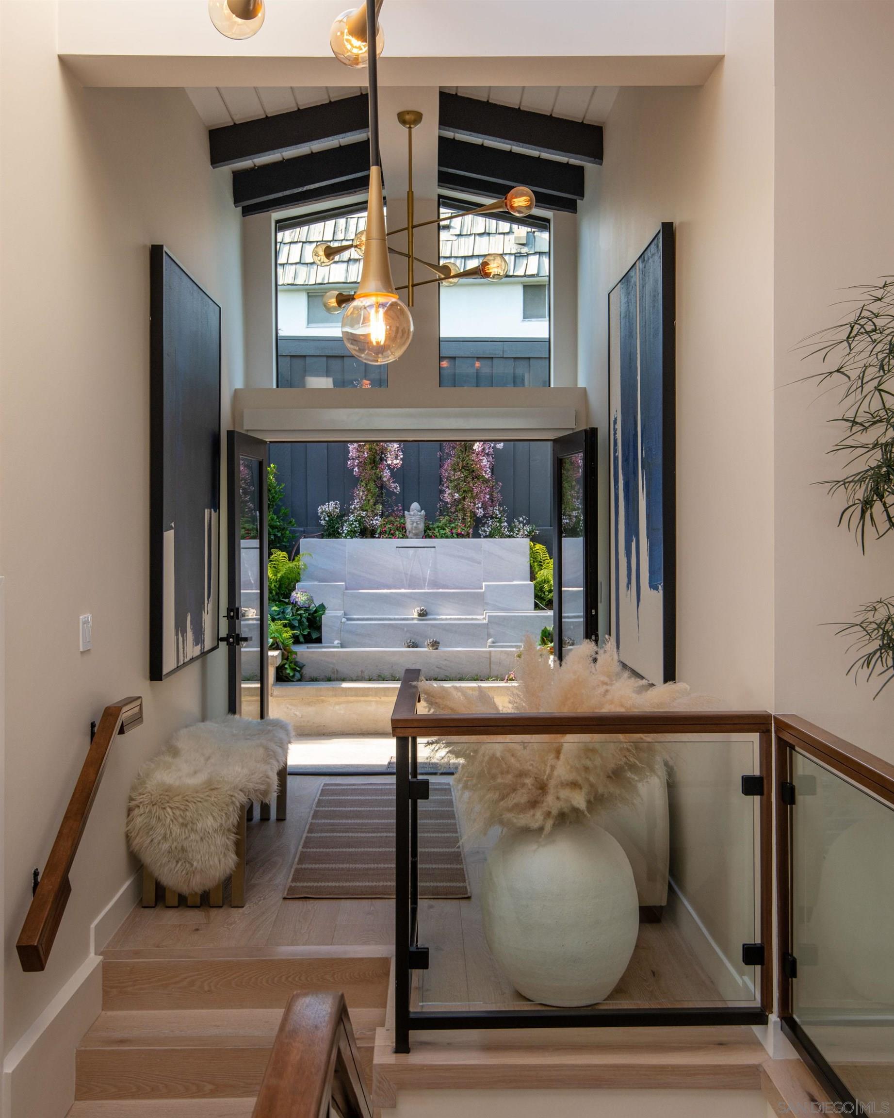 Detail Gallery Image 12 of 68 For 5780  Rutgers Road, La Jolla,  CA 92037 - 6 Beds | 5/1 Baths