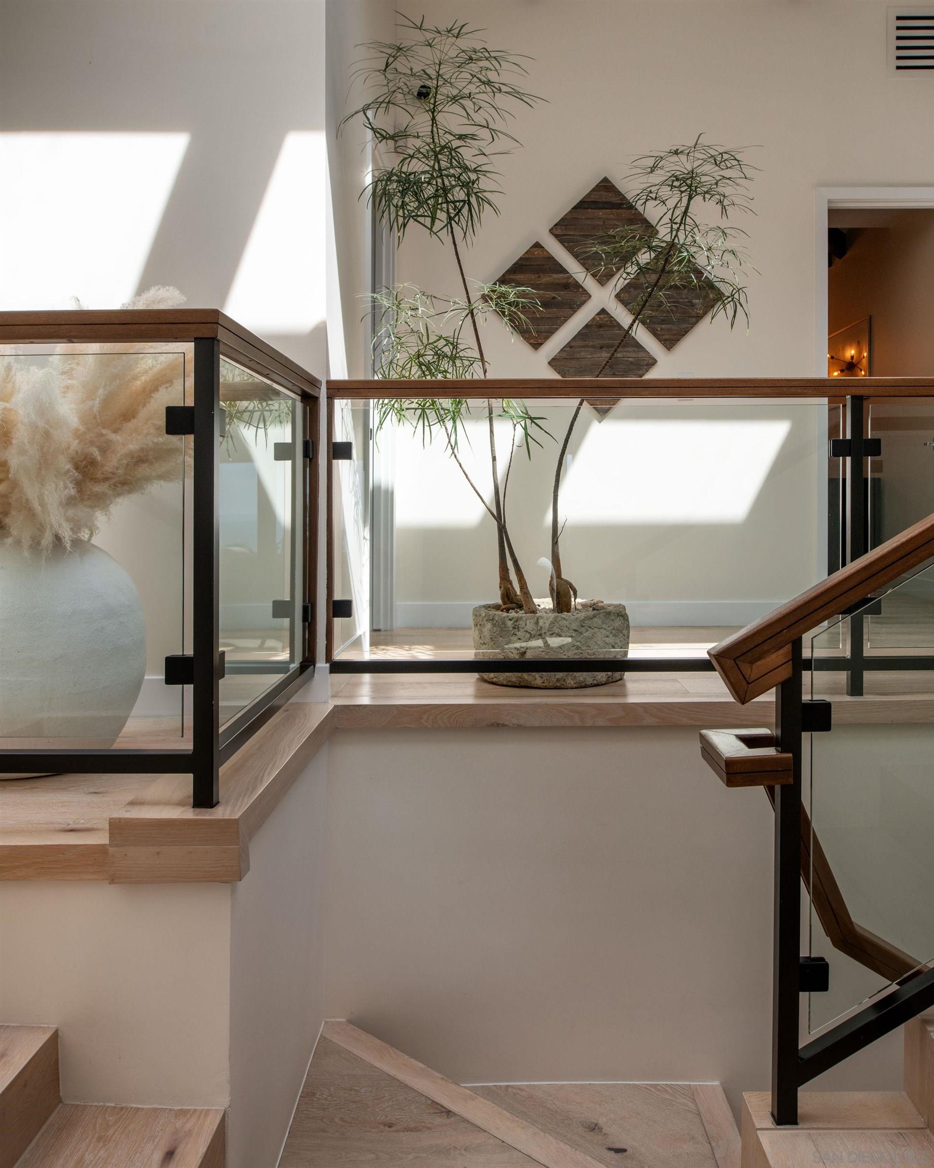 Detail Gallery Image 14 of 72 For 5780  Rutgers Road, La Jolla,  CA 92037 - 6 Beds | 5/1 Baths