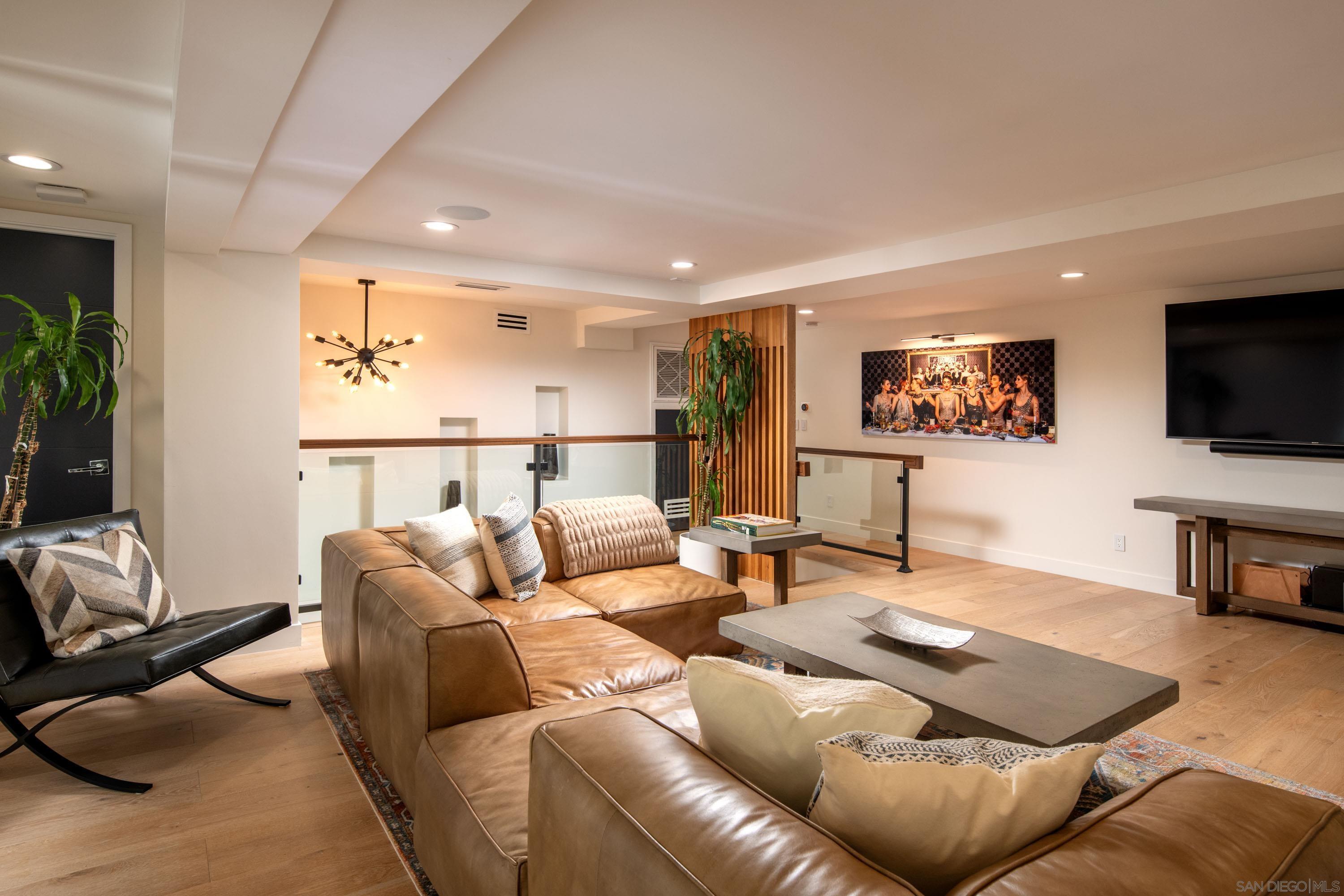 Detail Gallery Image 17 of 68 For 5780  Rutgers Road, La Jolla,  CA 92037 - 6 Beds | 5/1 Baths