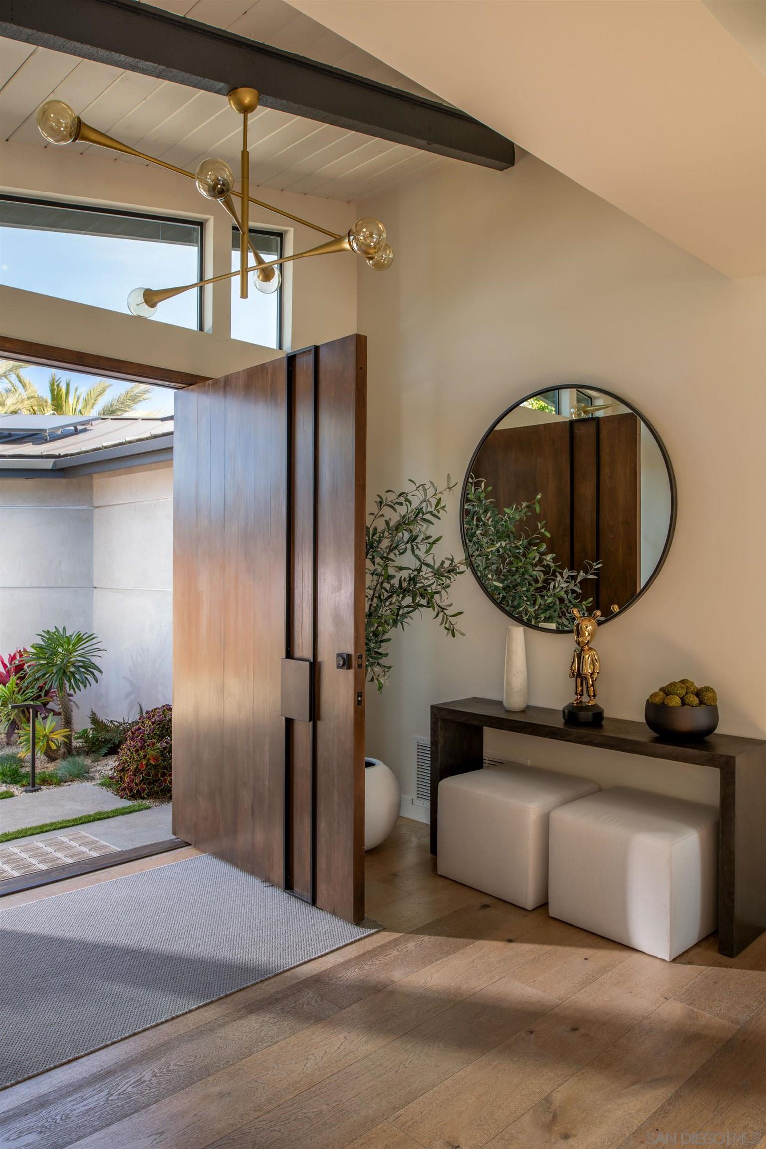 Detail Gallery Image 3 of 68 For 5780  Rutgers Road, La Jolla,  CA 92037 - 6 Beds | 5/1 Baths