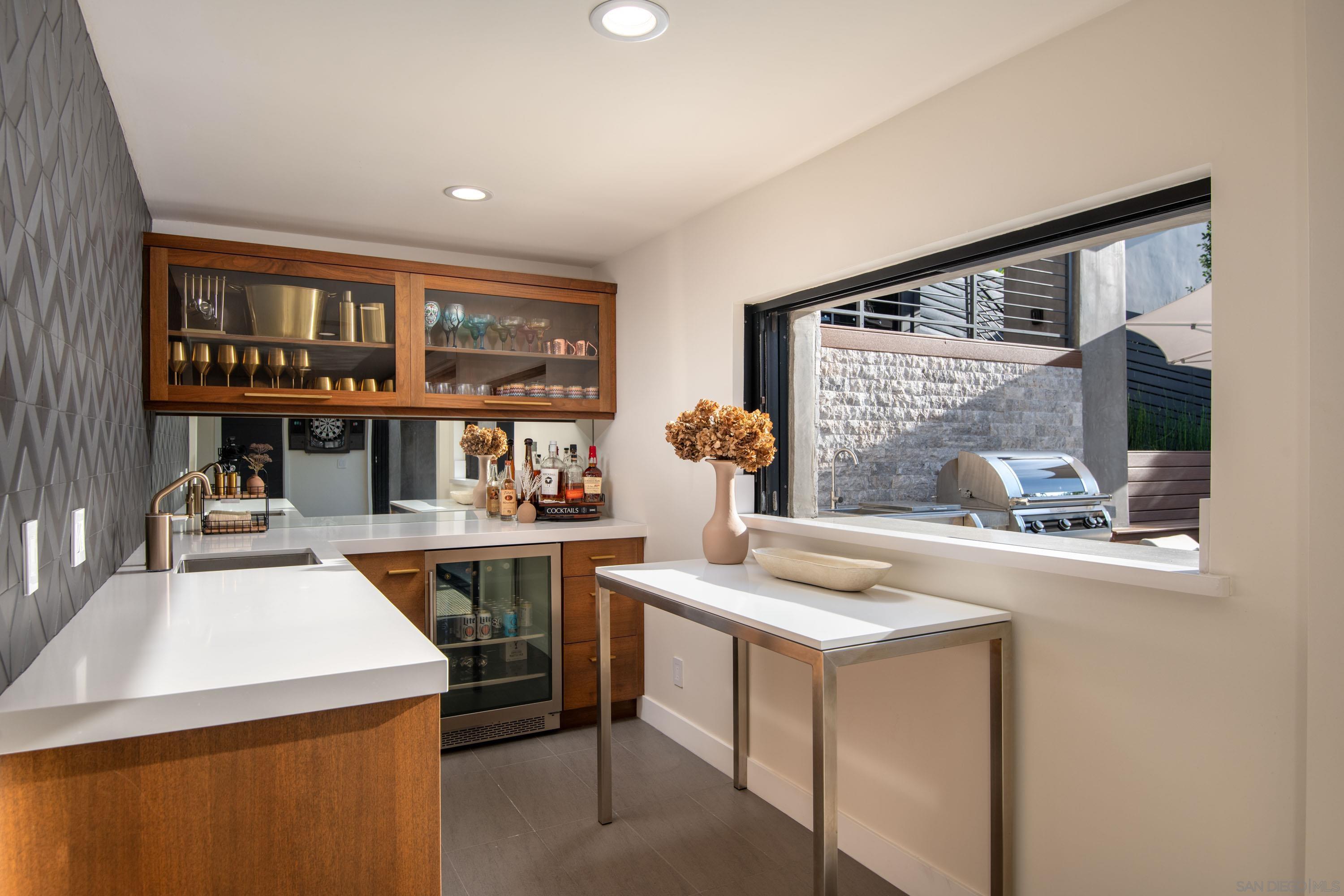 Detail Gallery Image 22 of 68 For 5780  Rutgers Road, La Jolla,  CA 92037 - 6 Beds | 5/1 Baths