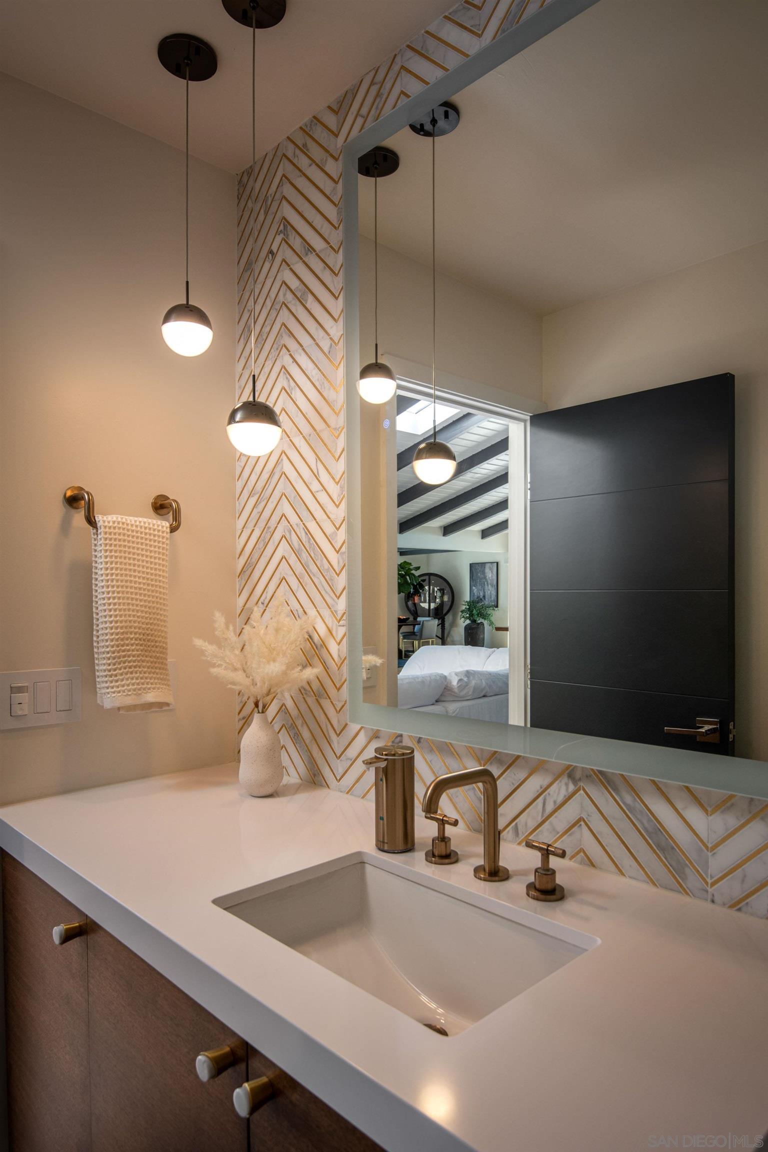 Detail Gallery Image 22 of 72 For 5780  Rutgers Road, La Jolla,  CA 92037 - 6 Beds | 5/1 Baths