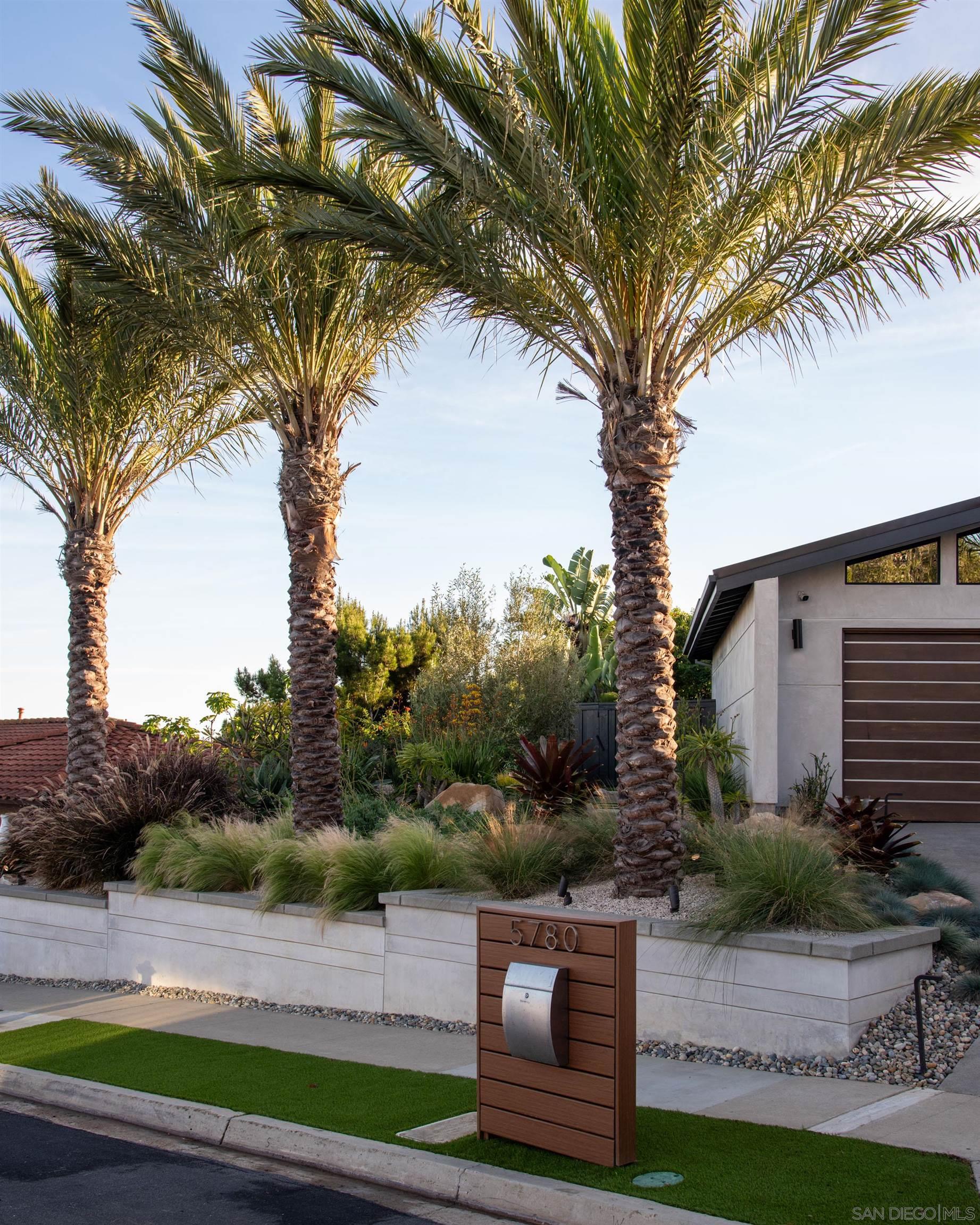 Detail Gallery Image 4 of 72 For 5780  Rutgers Road, La Jolla,  CA 92037 - 6 Beds | 5/1 Baths