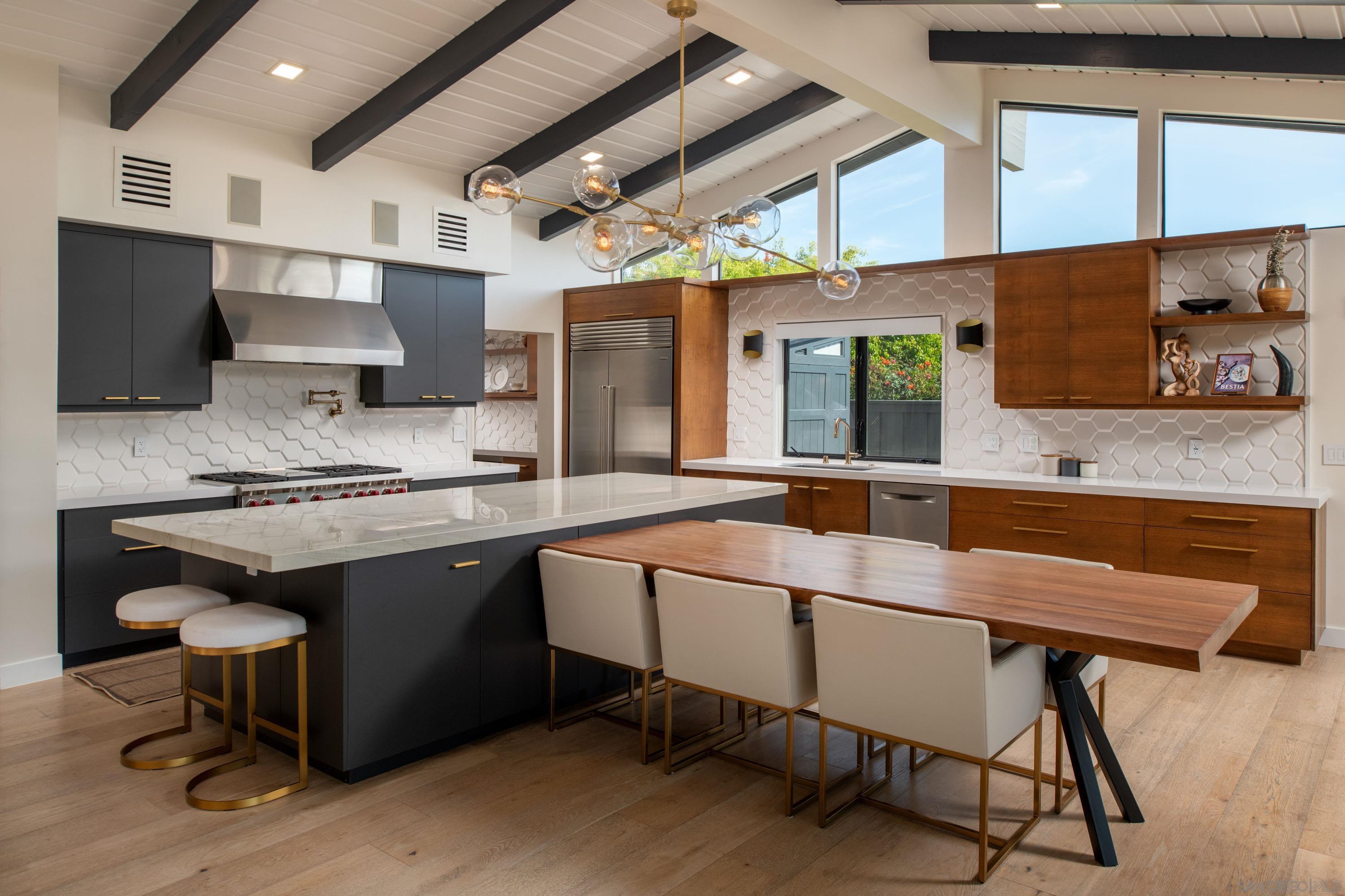 Detail Gallery Image 6 of 72 For 5780  Rutgers Road, La Jolla,  CA 92037 - 6 Beds | 5/1 Baths