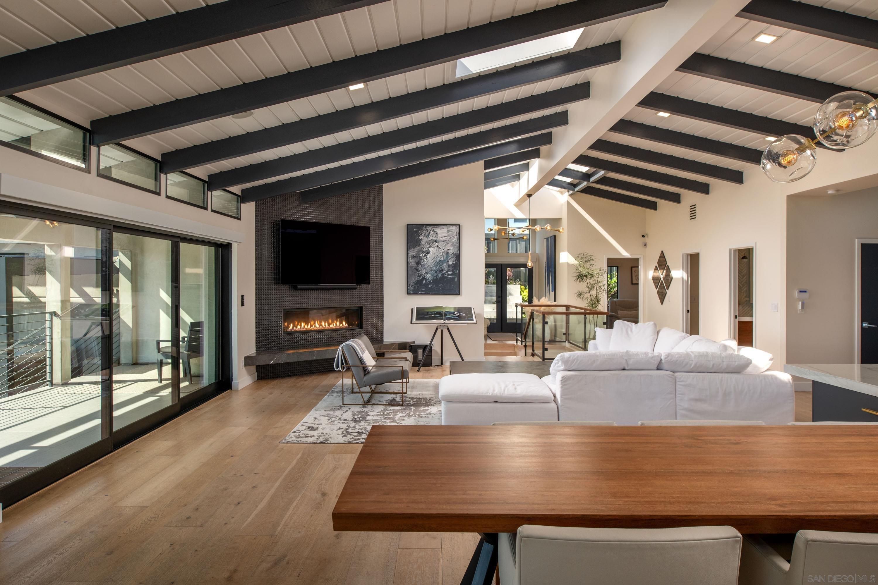 Detail Gallery Image 8 of 72 For 5780  Rutgers Road, La Jolla,  CA 92037 - 6 Beds | 5/1 Baths