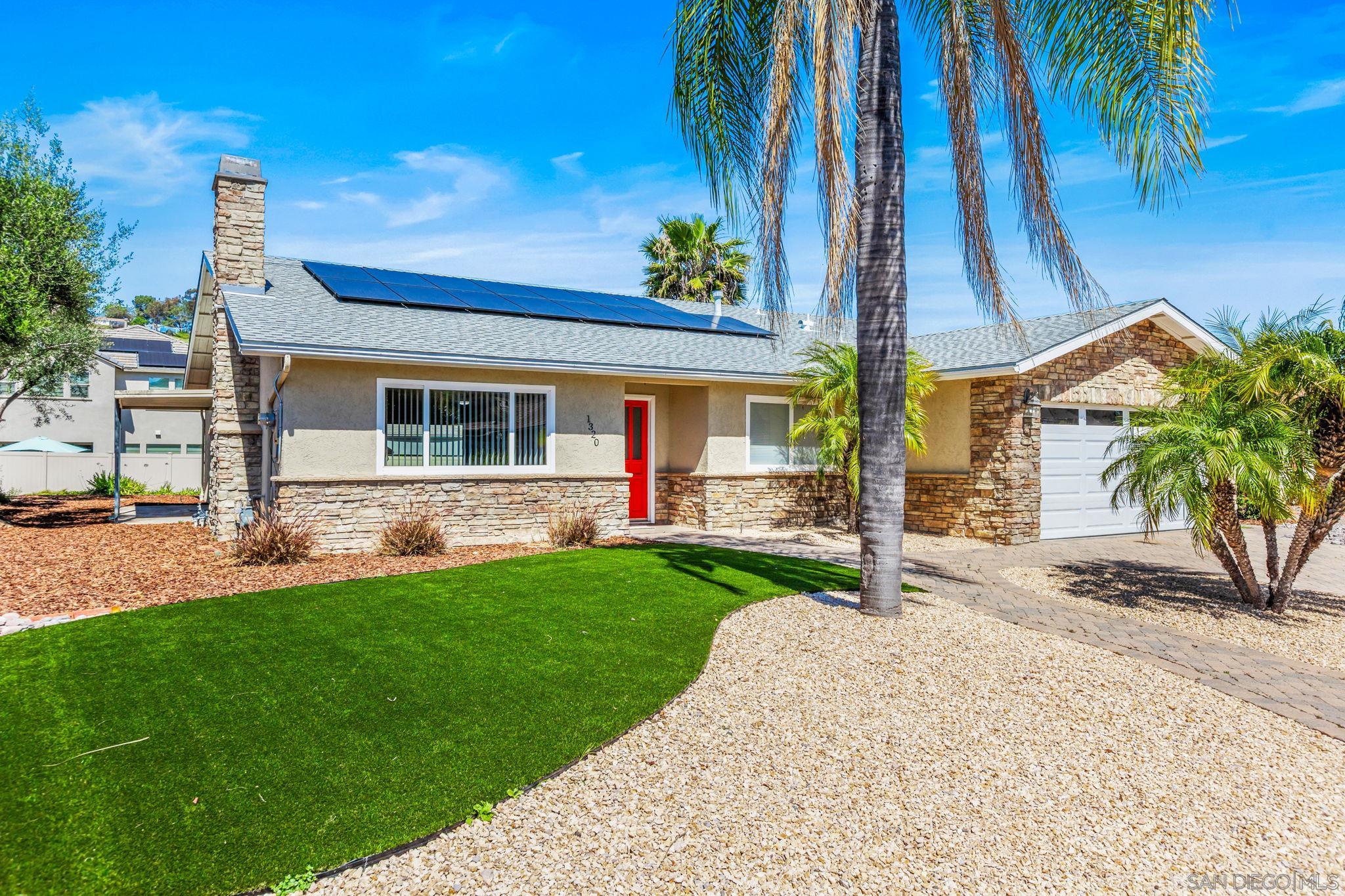 Detail Gallery Image 2 of 44 For 1320  La Mirada Ave, Escondido,  CA 92026 - 3 Beds | 2 Baths