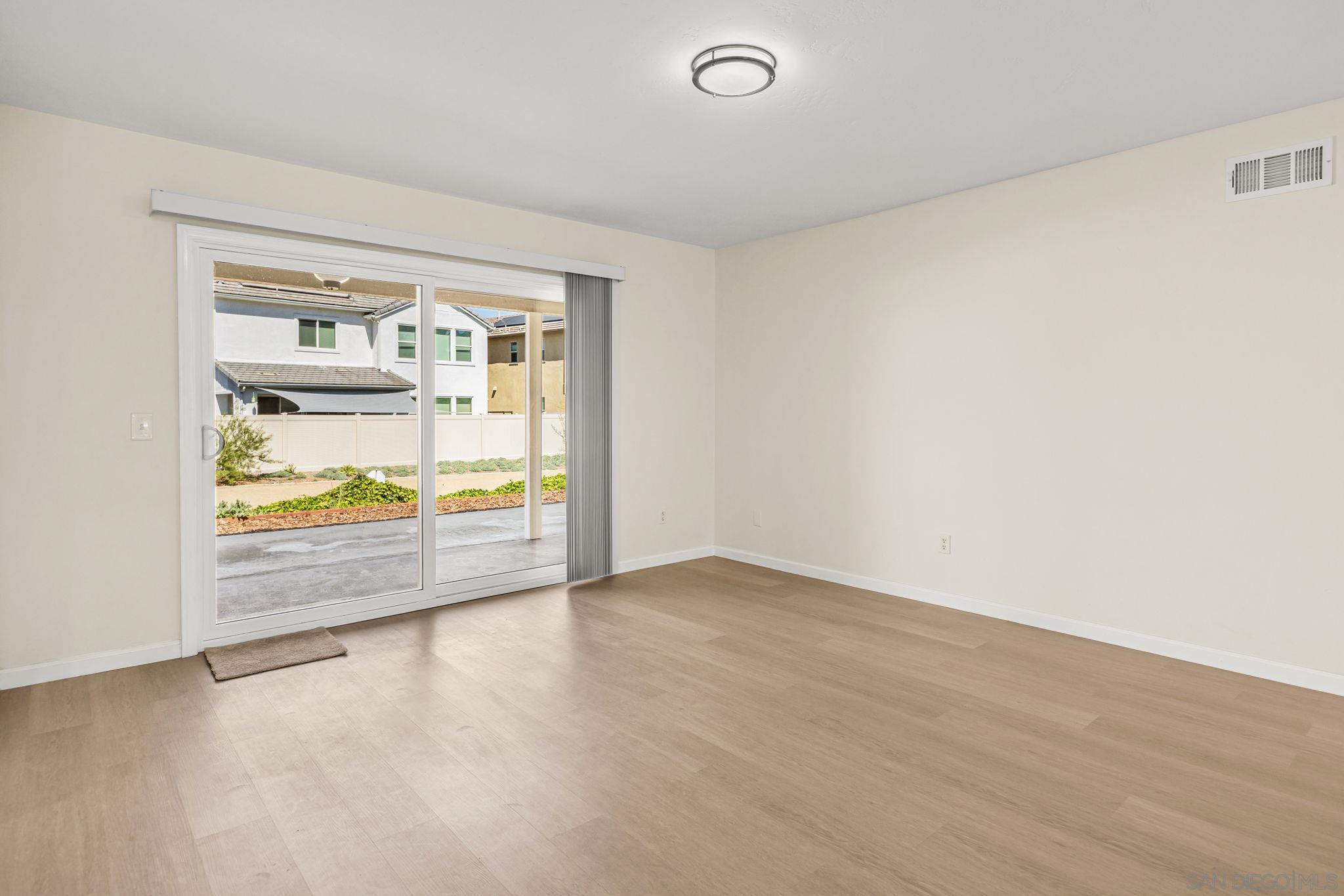 Detail Gallery Image 12 of 44 For 1320  La Mirada Ave, Escondido,  CA 92026 - 3 Beds | 2 Baths