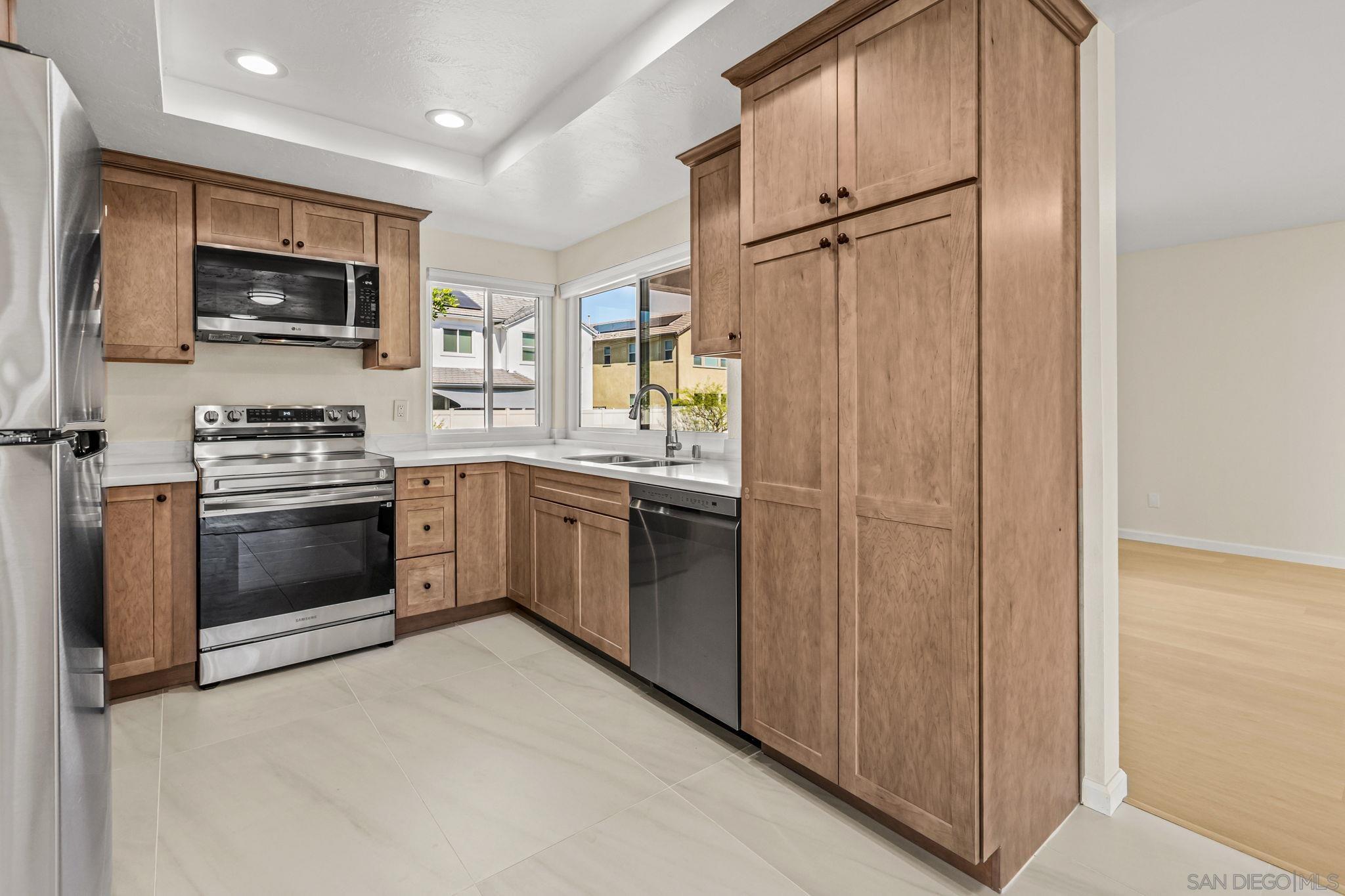 Detail Gallery Image 16 of 44 For 1320  La Mirada Ave, Escondido,  CA 92026 - 3 Beds | 2 Baths