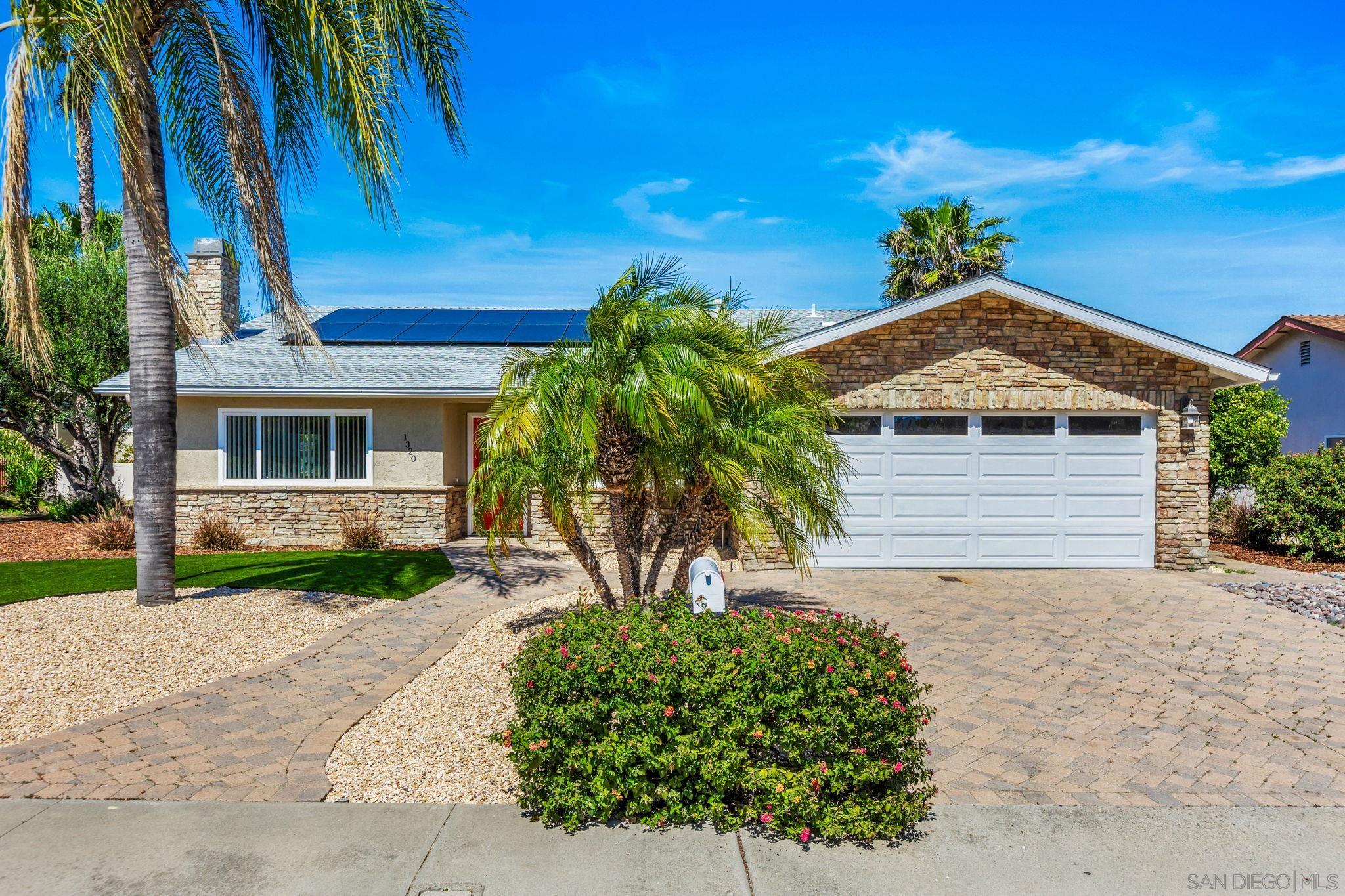 Detail Gallery Image 3 of 44 For 1320  La Mirada Ave, Escondido,  CA 92026 - 3 Beds | 2 Baths