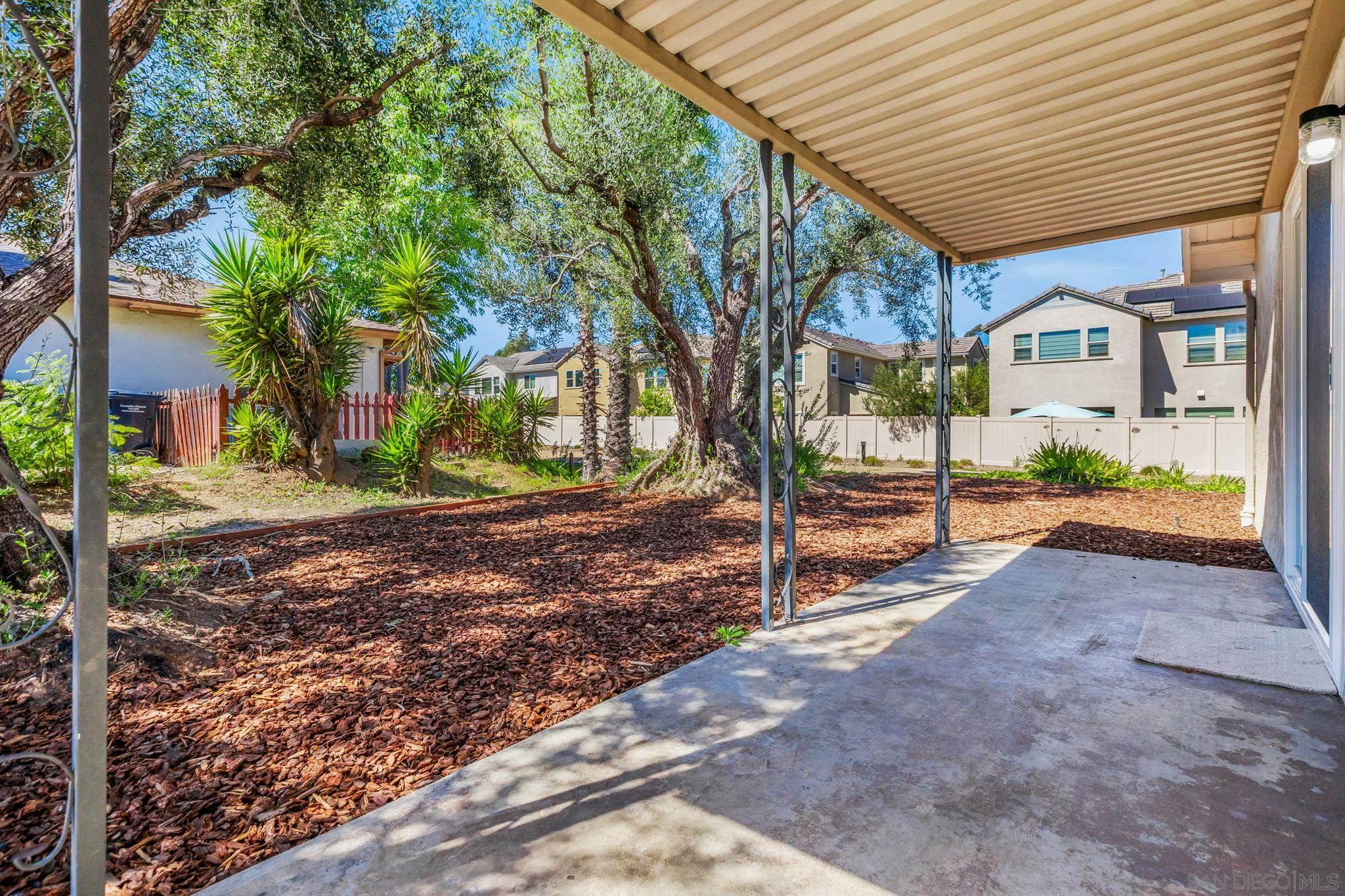 Detail Gallery Image 31 of 44 For 1320  La Mirada Ave, Escondido,  CA 92026 - 3 Beds | 2 Baths