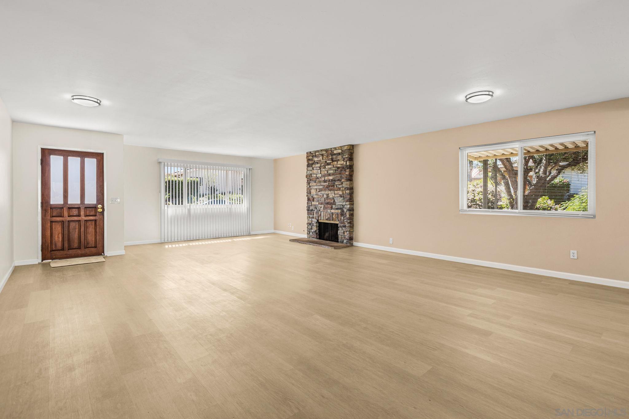 Detail Gallery Image 5 of 44 For 1320  La Mirada Ave, Escondido,  CA 92026 - 3 Beds | 2 Baths