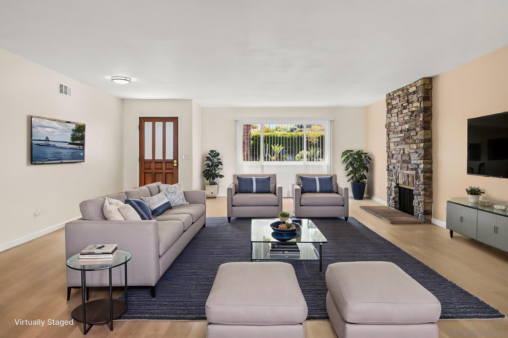 Detail Gallery Image 5 of 44 For 1320  La Mirada Ave, Escondido,  CA 92026 - 3 Beds | 2 Baths