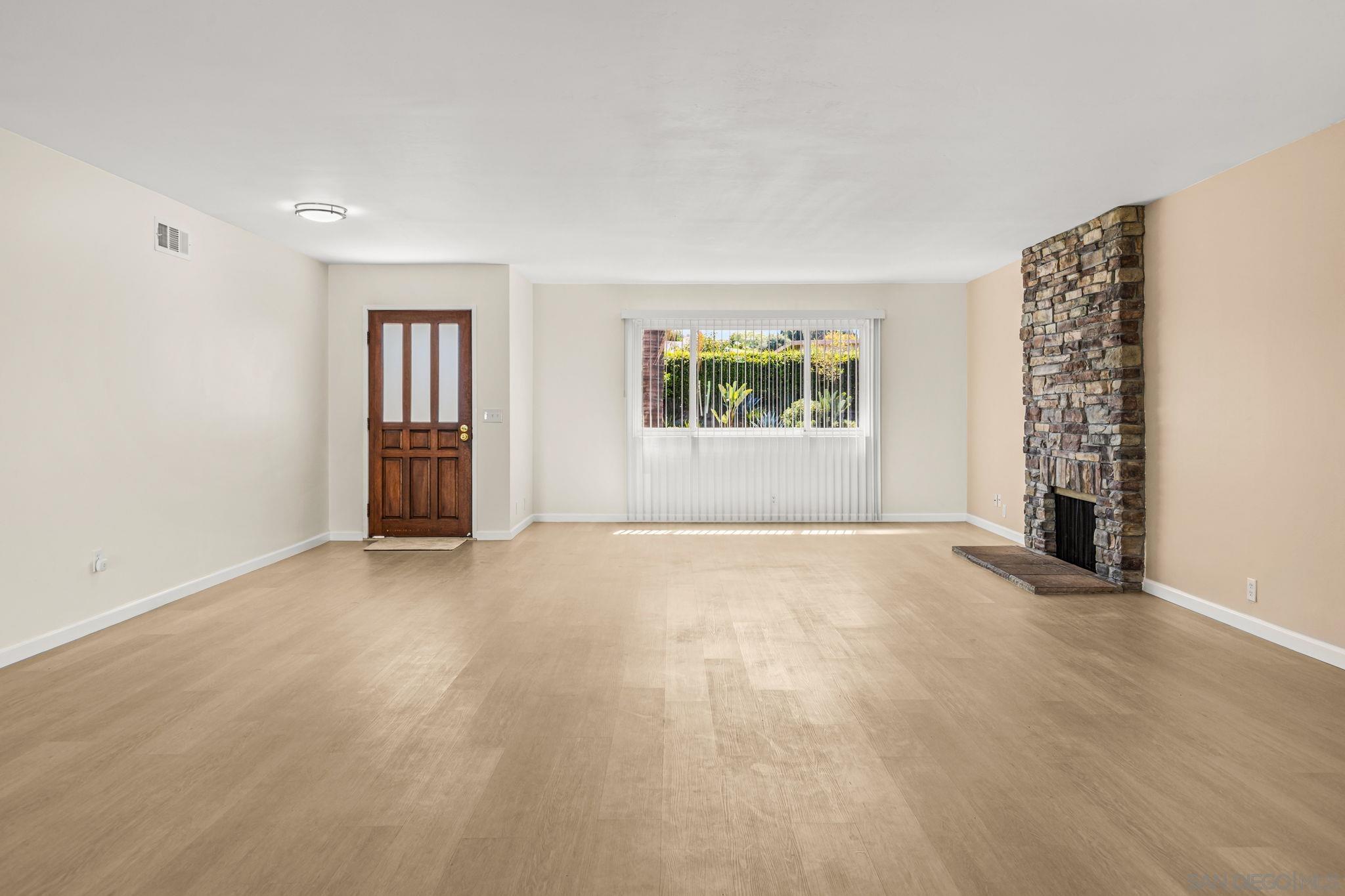 Detail Gallery Image 8 of 44 For 1320  La Mirada Ave, Escondido,  CA 92026 - 3 Beds | 2 Baths