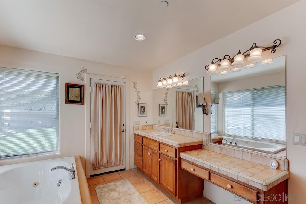 Detail Gallery Image 17 of 57 For 29737-39  Margale Ln, Vista,  CA 92084 - 5 Beds | 3/1 Baths