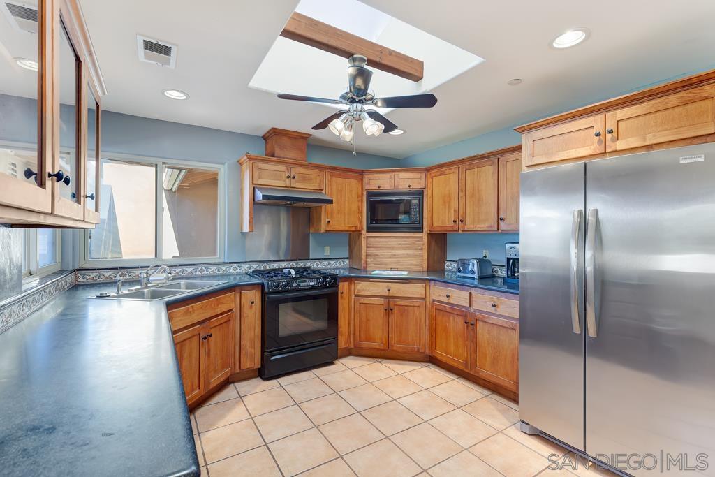 Detail Gallery Image 7 of 57 For 29737-39  Margale Ln, Vista,  CA 92084 - 5 Beds | 3/1 Baths