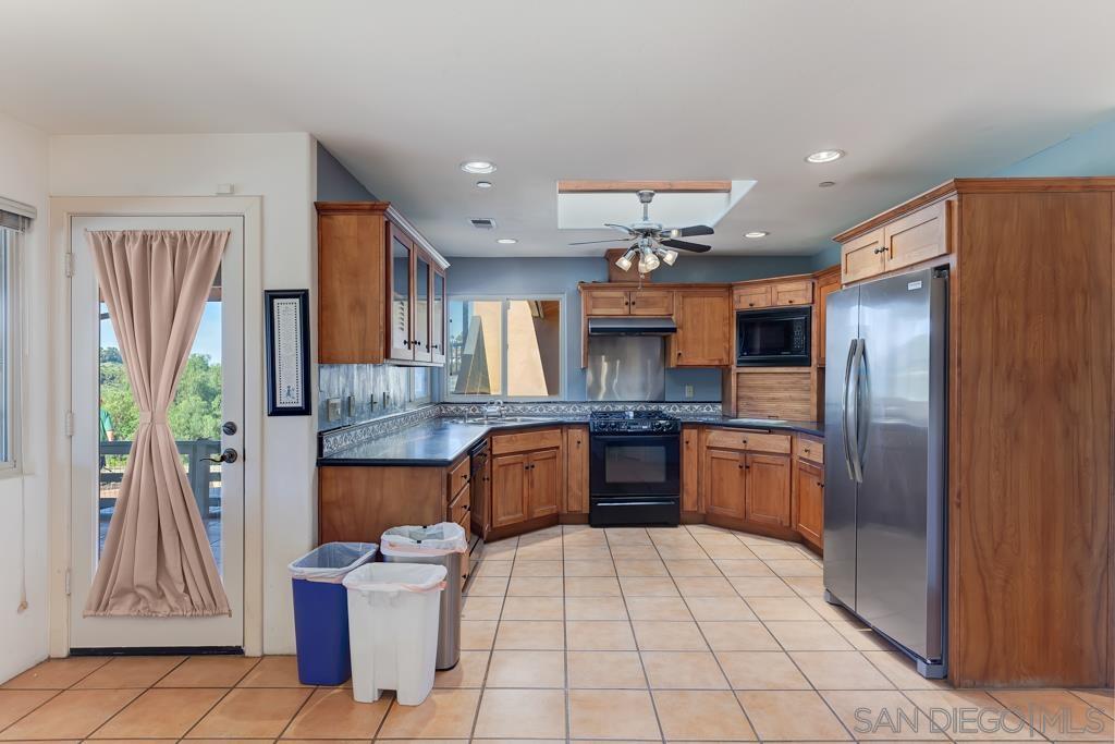Detail Gallery Image 8 of 57 For 29737-39  Margale Ln, Vista,  CA 92084 - 5 Beds | 3/1 Baths