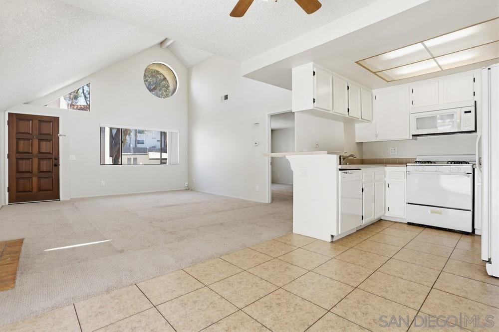 Detail Gallery Image 12 of 35 For 333 N Melore Drive  #D,  Vista,  CA 92083 - 1 Beds | 1 Baths