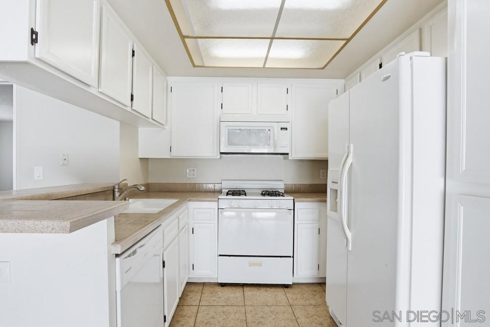 Detail Gallery Image 13 of 35 For 333 N Melore Drive  #D,  Vista,  CA 92083 - 1 Beds | 1 Baths