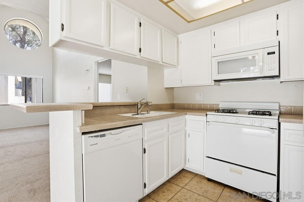 Detail Gallery Image 14 of 35 For 333 N Melore Drive  #D,  Vista,  CA 92083 - 1 Beds | 1 Baths