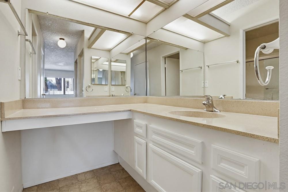 Detail Gallery Image 25 of 35 For 333 N Melore Drive  #D,  Vista,  CA 92083 - 1 Beds | 1 Baths
